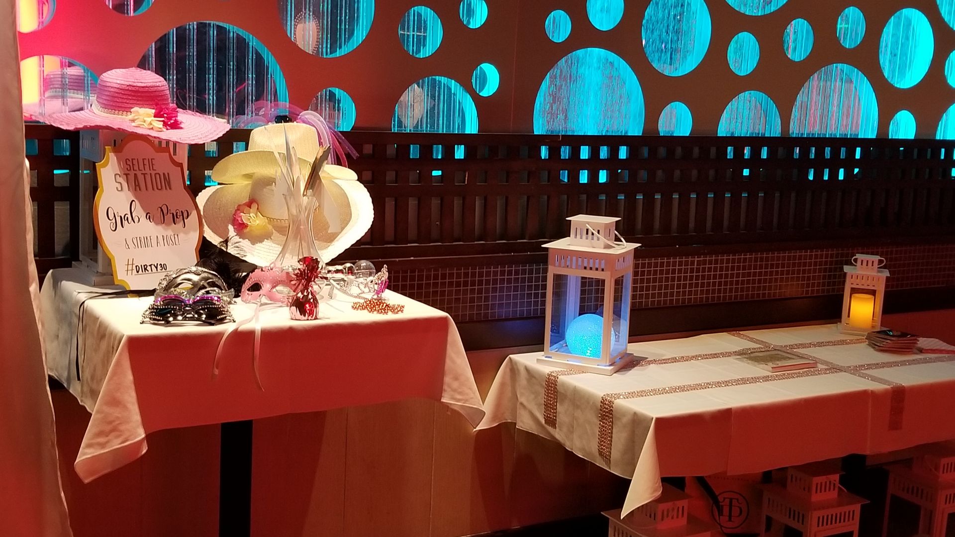 Sukhothai Lounge - Karaoké - Conférences – photo 9, Laval