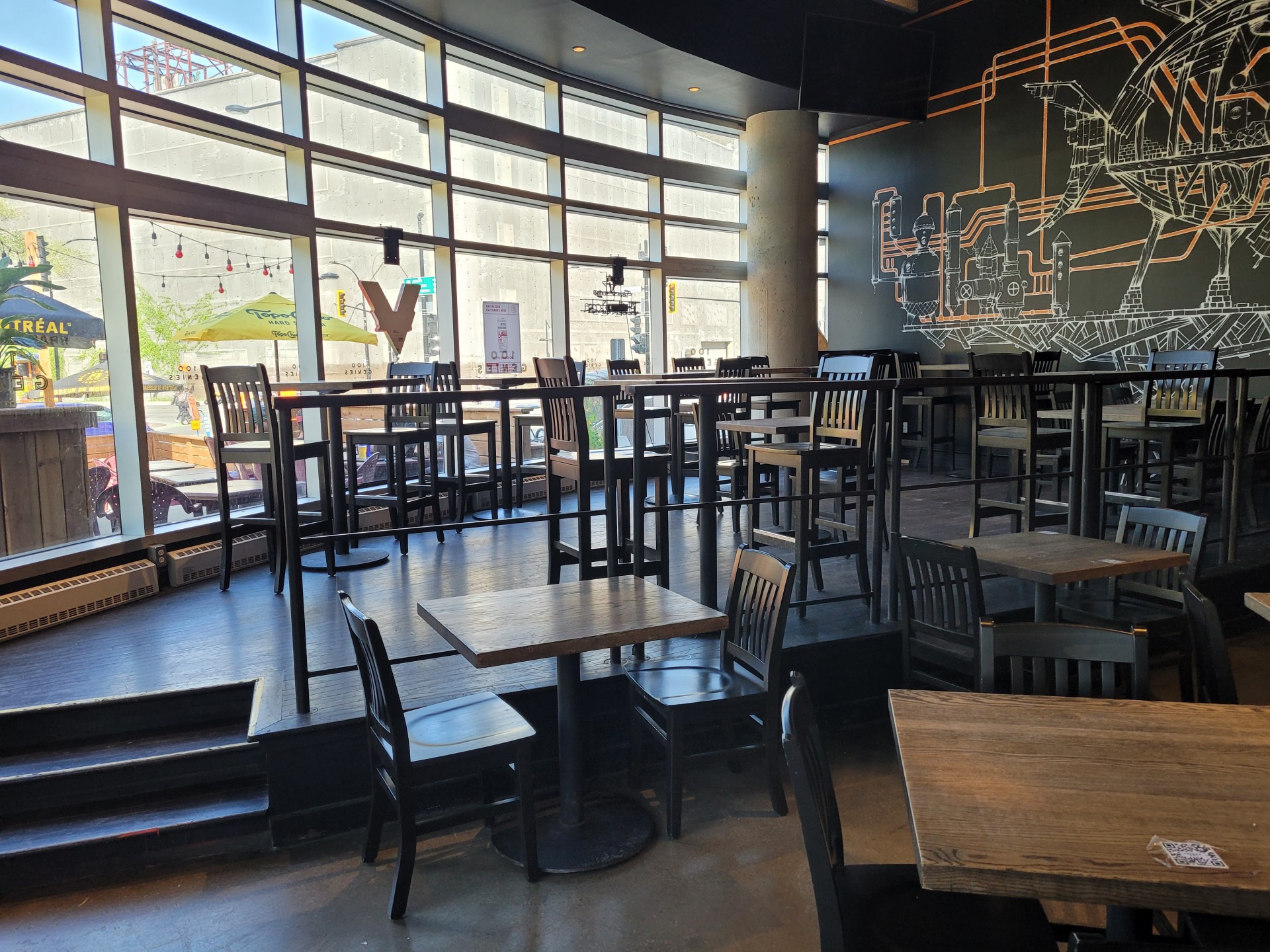 RESTO-PUB 100 GÉNIES – photo 2, Montréal