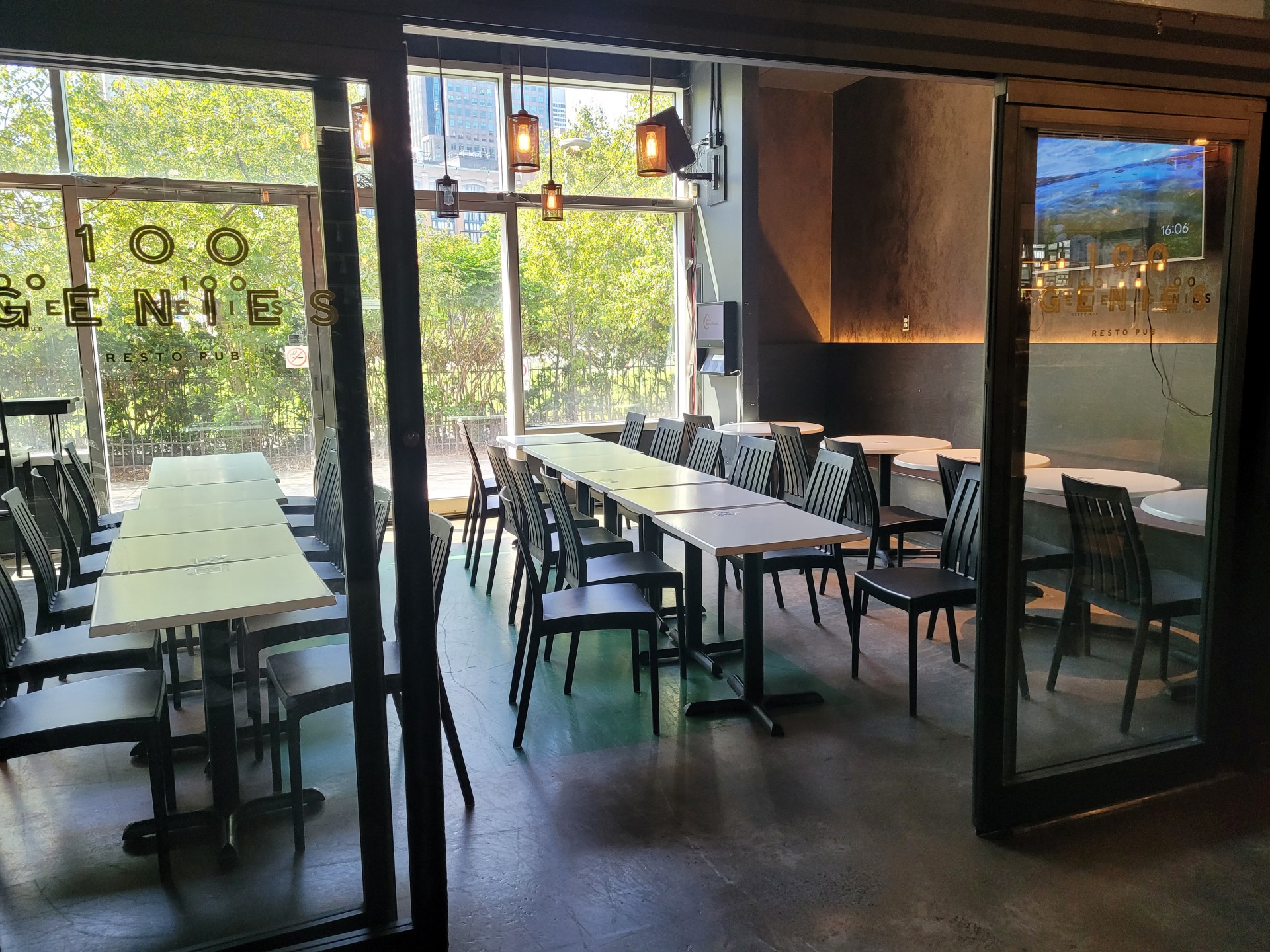 RESTO-PUB 100 GÉNIES – photo 4, Montréal