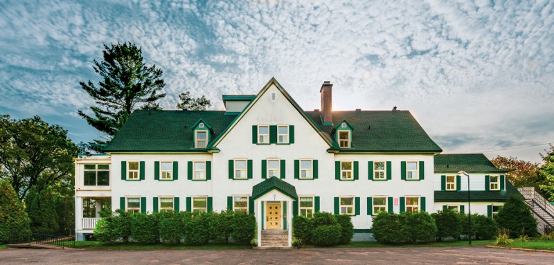 Seminar venue Le Manoir au bord de la Rivière in Saint-Ferréol-les-Neiges for corporate events