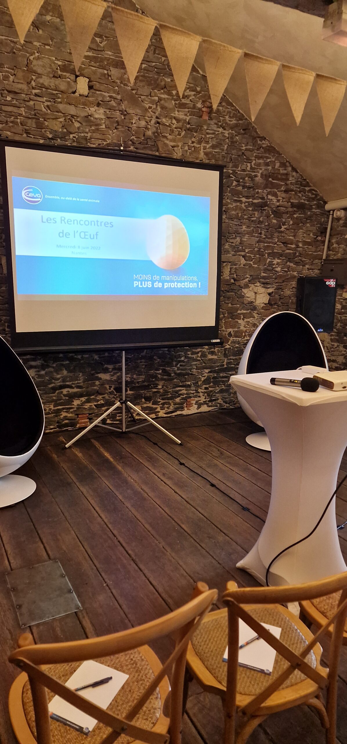 Retraite d'équipe Montréal participants en sous-groupe au Plateau-Mont-Royal · INNOV'events organisation d'événements