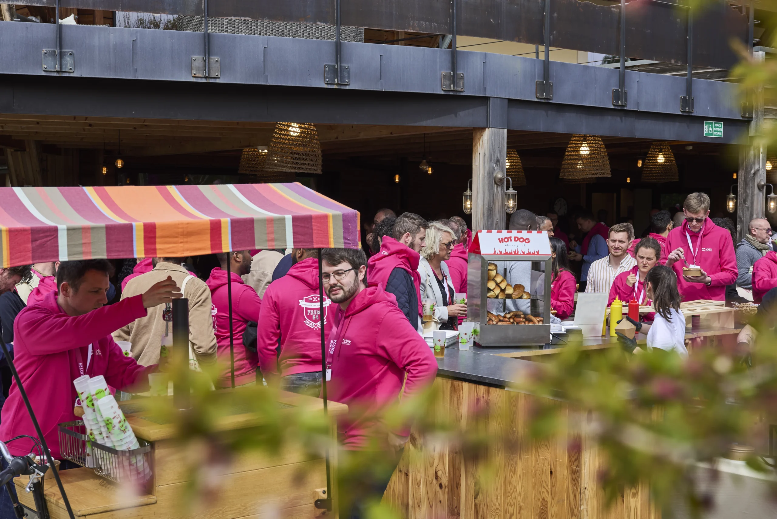 Food truck event Montreal outdoor tasting teams at Quartier des spectacles · INNOV'events