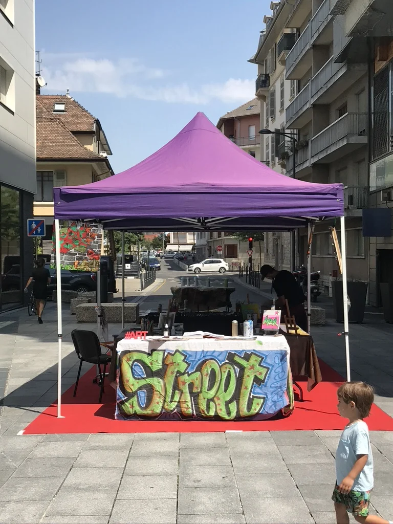 Kiosque extérieur pop-up animation de kiosque Laval · INNOV'events