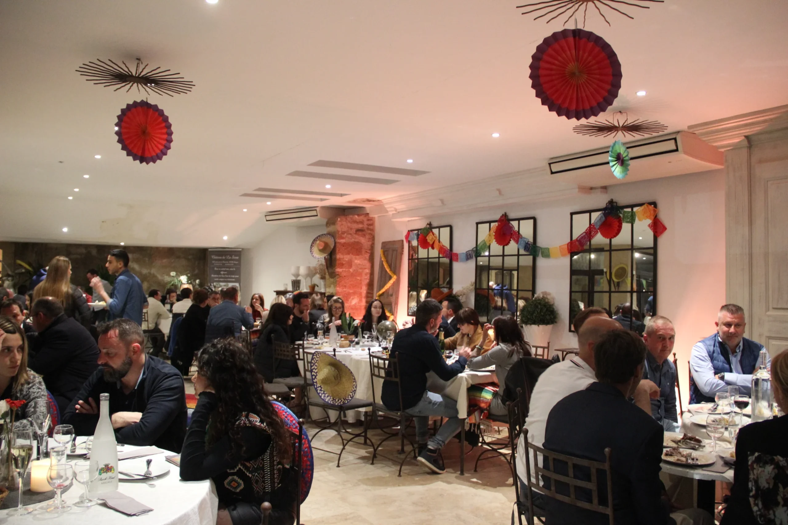 Corporate farewell party Montreal seated dinner evening Quartier des spectacles · INNOV'events