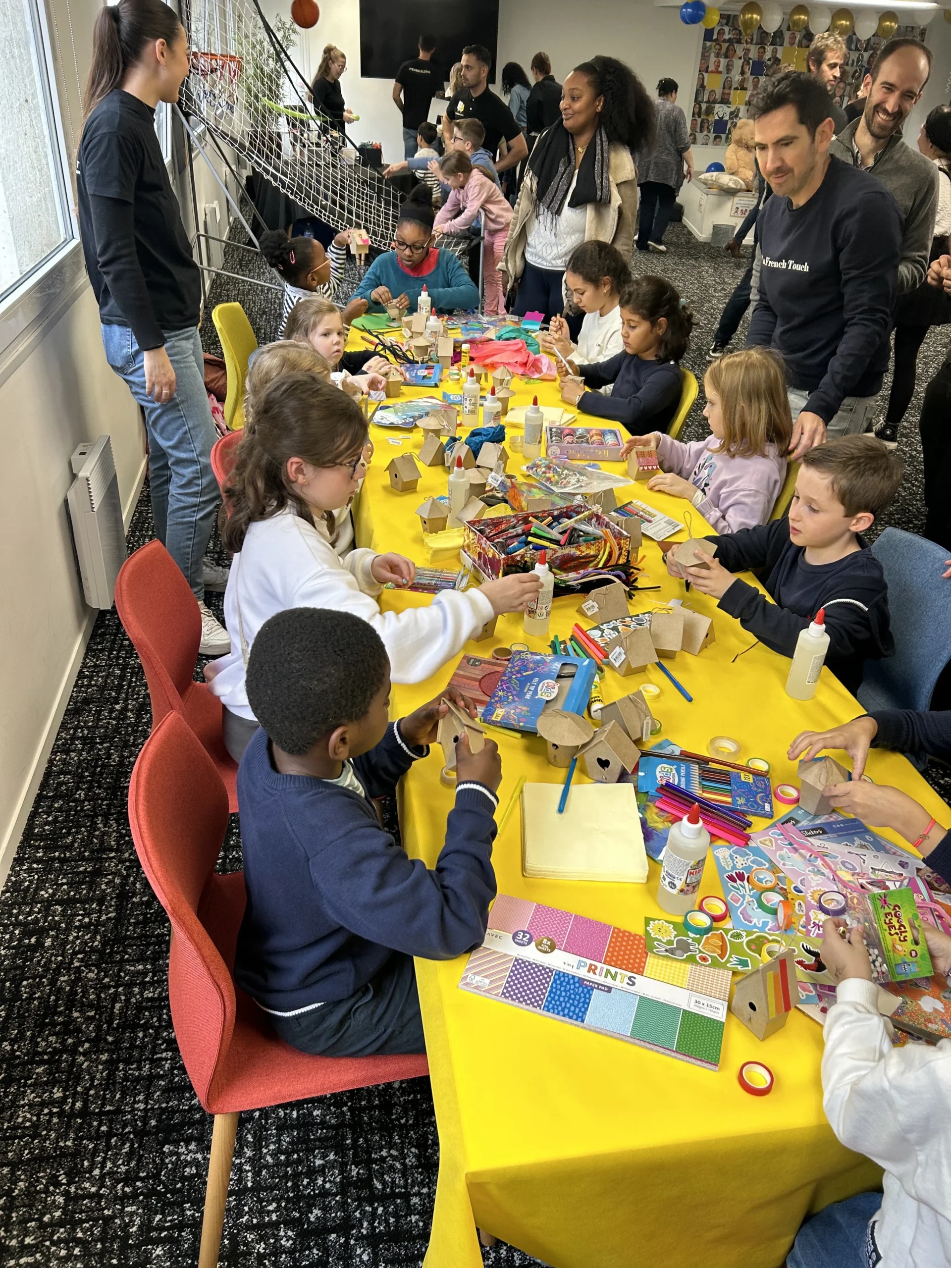 Animation pour enfants entreprise Montréal soirée familiale corporative salle · INNOV'events