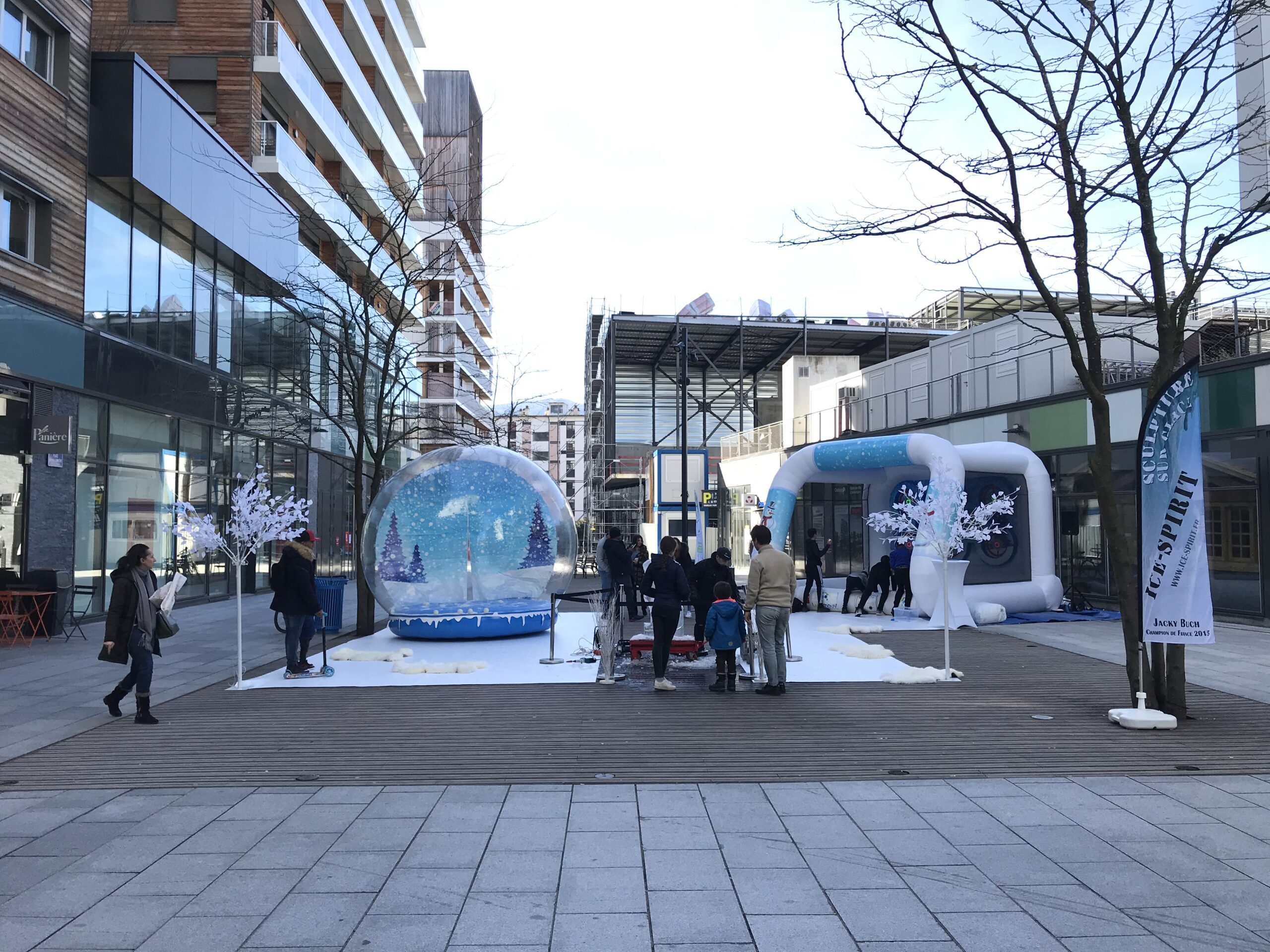 Brand activation Montreal Quartier des spectacles corporate entertainment · INNOV'events