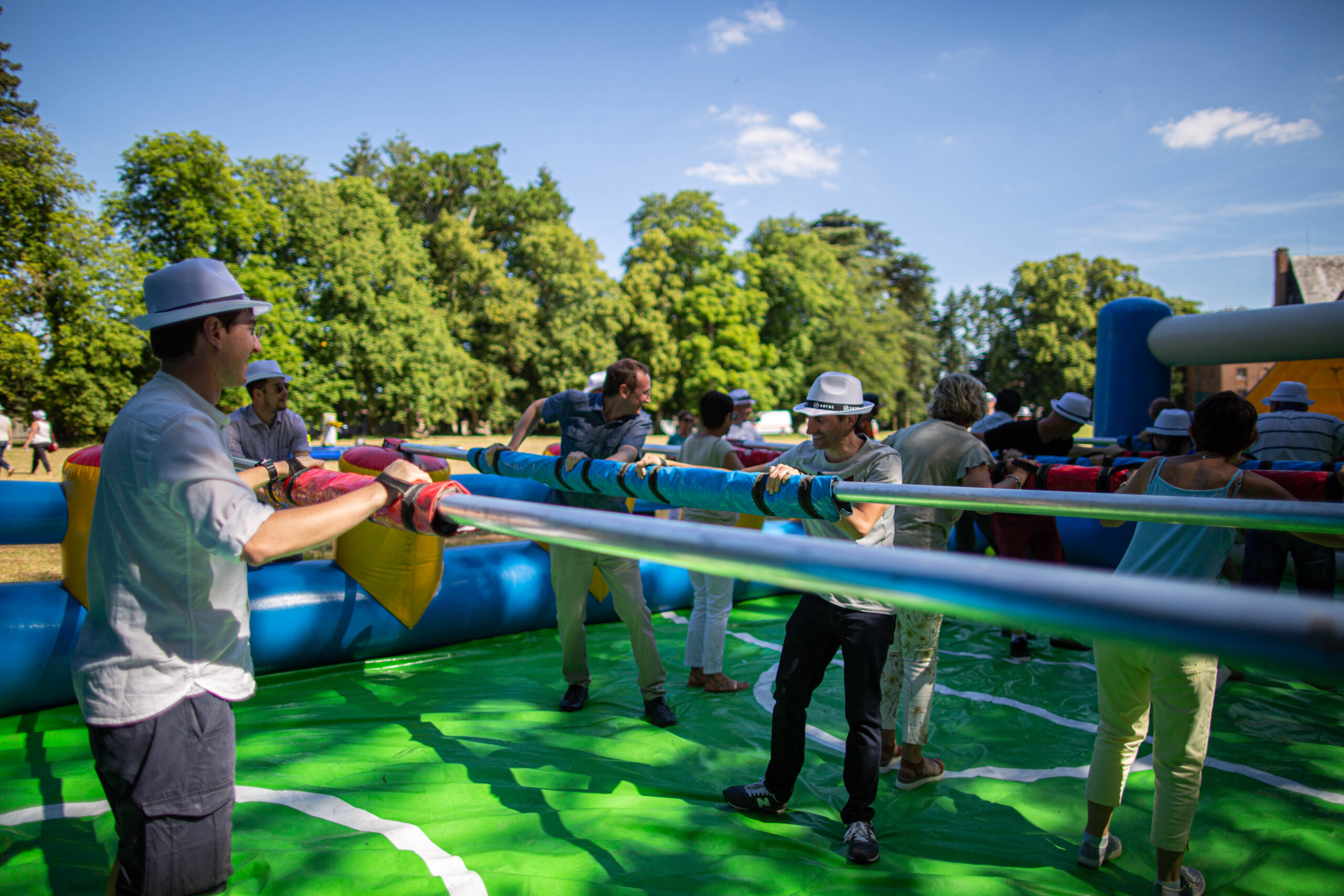 Outdoor team day corporate summer party Quebec banks of the Saint-Laurent River · INNOV'events
