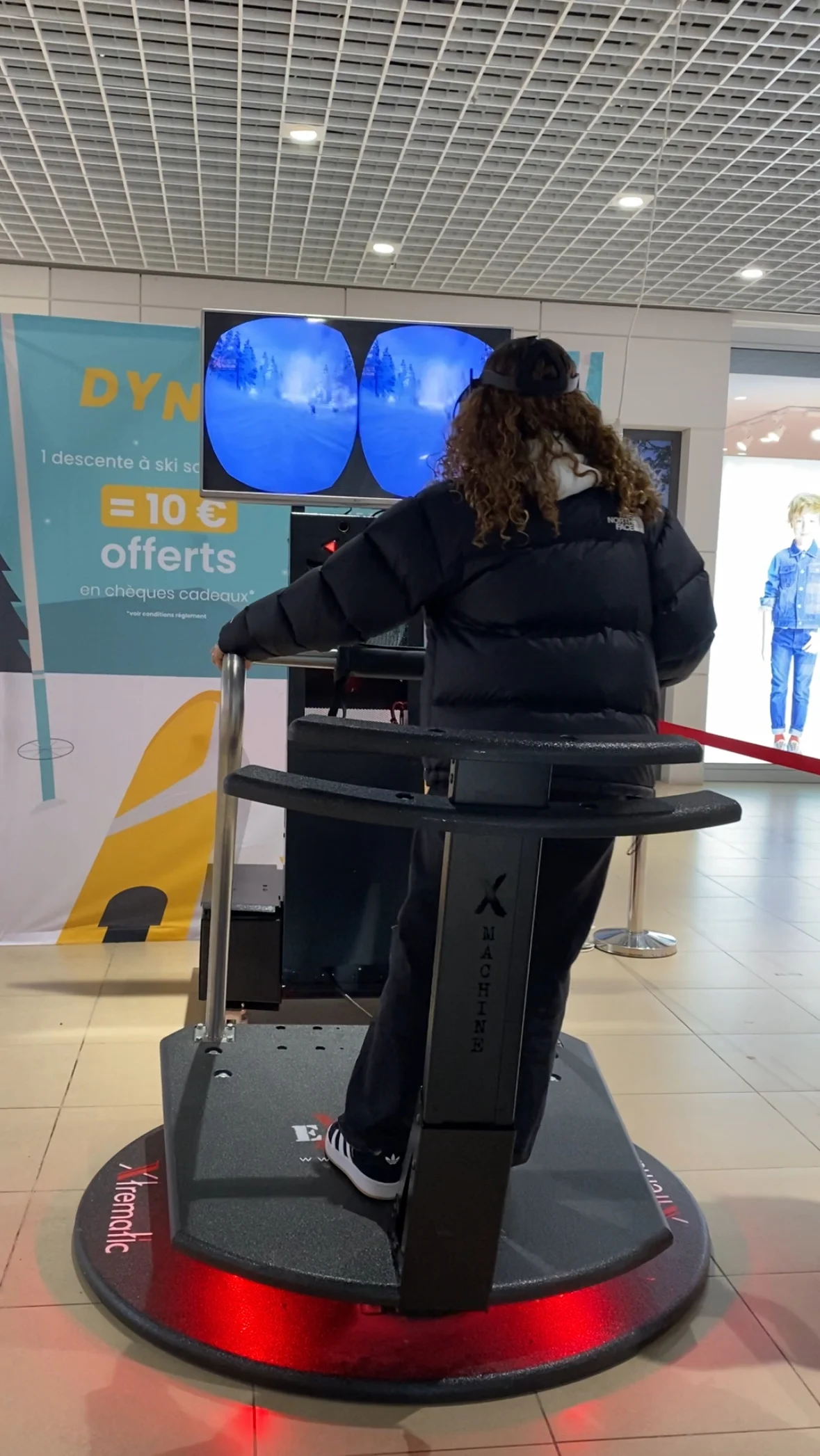 Découverte initiation simulateur de ski Montréal groupe inclusif diversifié · INNOV'events