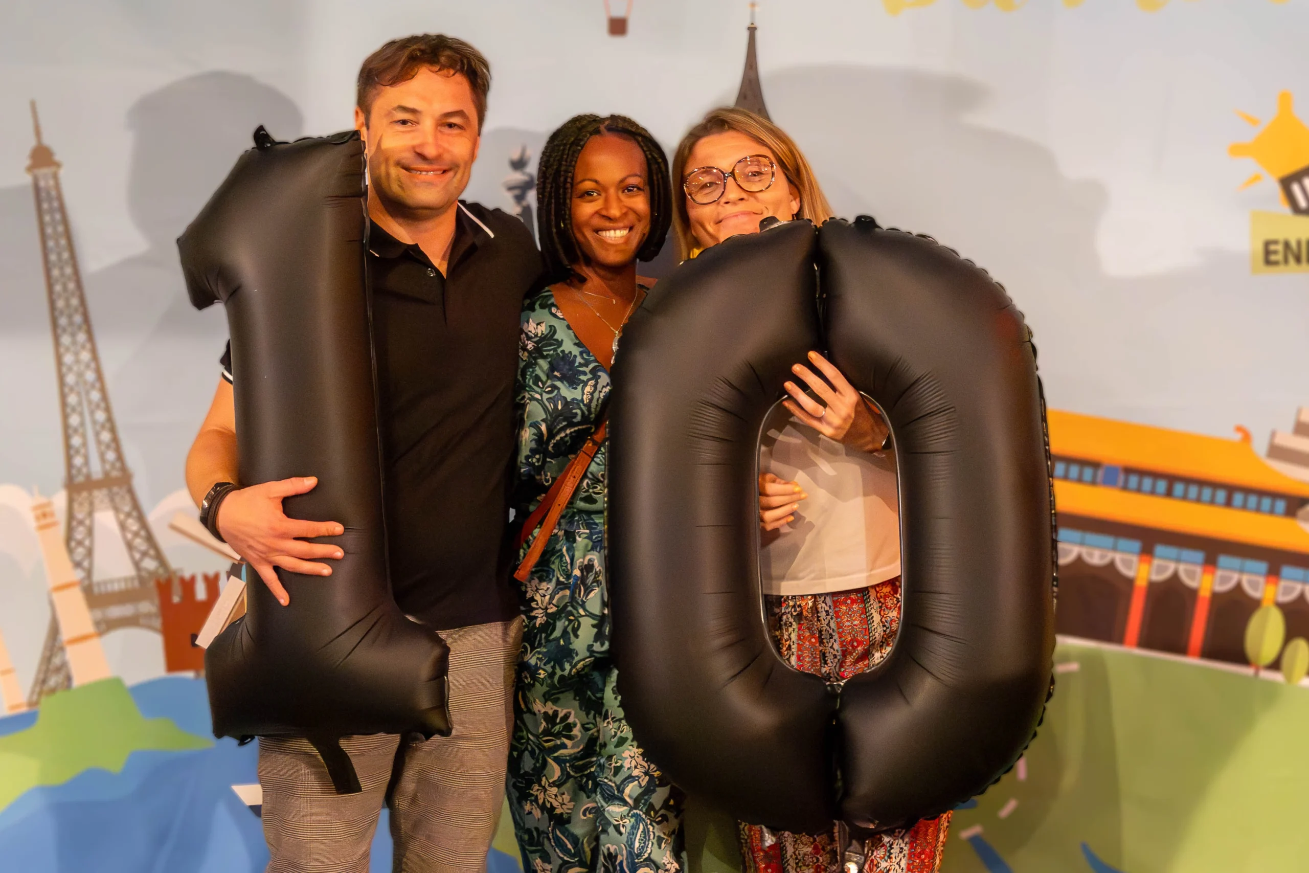 Anniversaire corporatif Laval équipe réunie sur les berges de la rivière des Mille Îles · INNOV'events