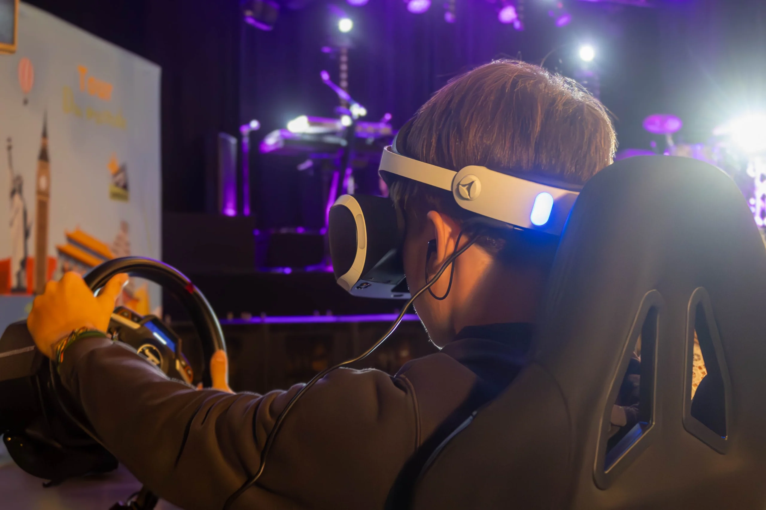Réalité virtuelle Montréal équipes en compétition VR Vieux-Port fleuve en arrière-plan · INNOV'events