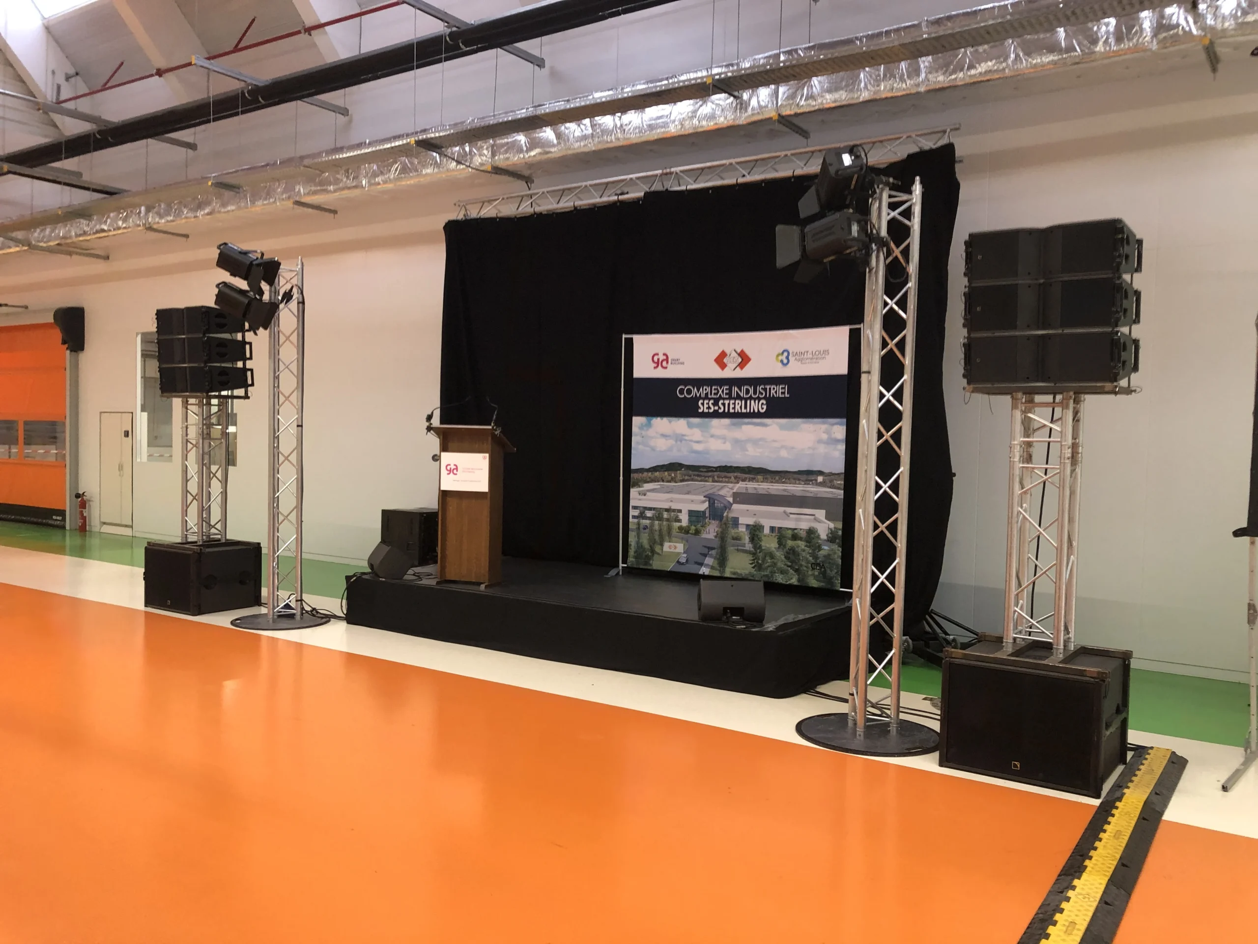 Corporate booth entertainment in Quebec product launch evening in Vieux-Québec · INNOV'events