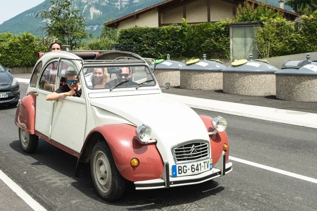 Plan a corporate 2CV rally for your company in Trois-Rivieres.