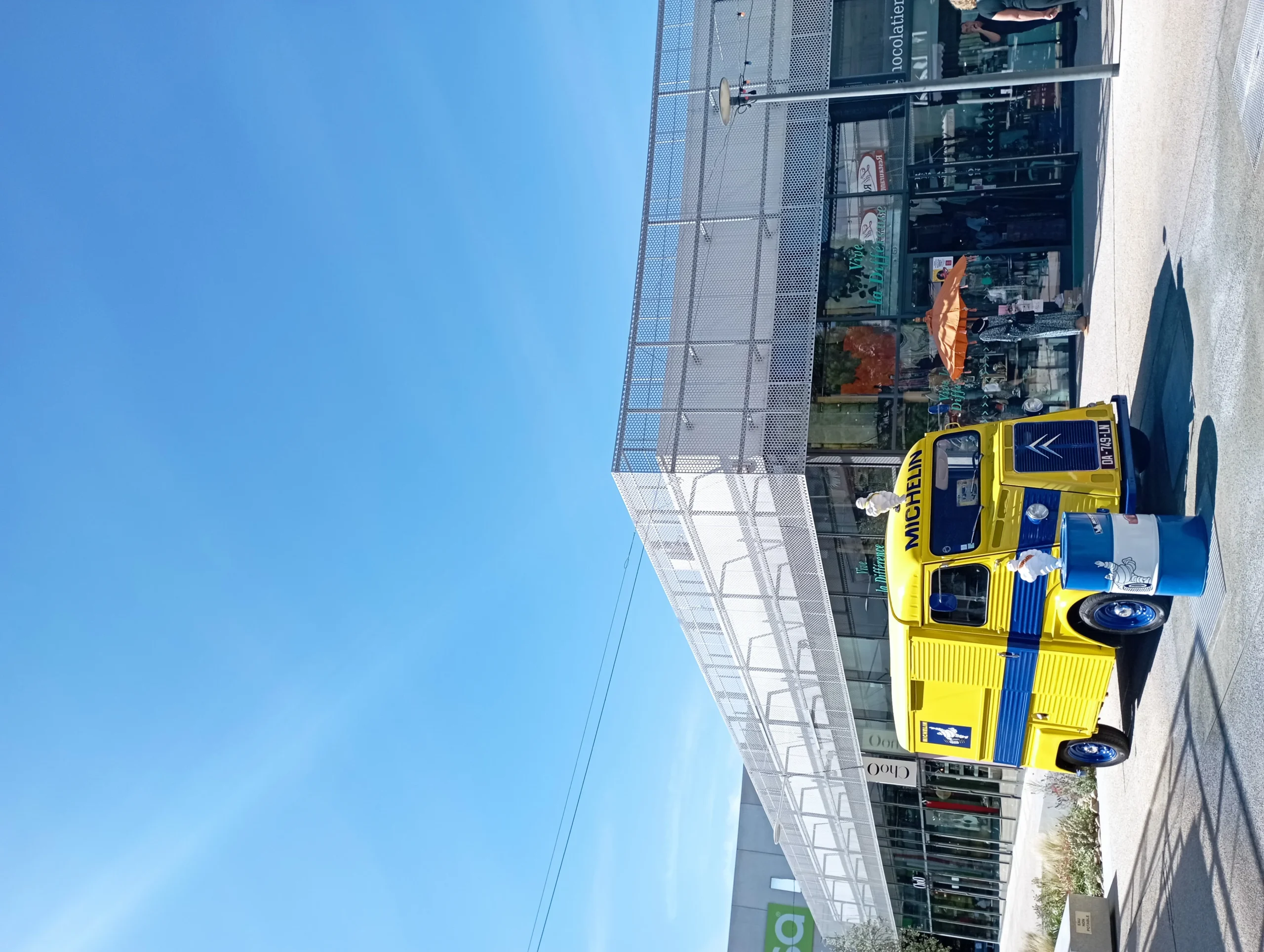 National promotional tour Laval outdoor activation Carrefour Laval · INNOV'events event organization