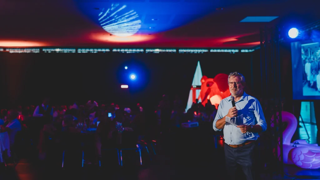 Hire a corporate event emcee for your company event in Laval.
