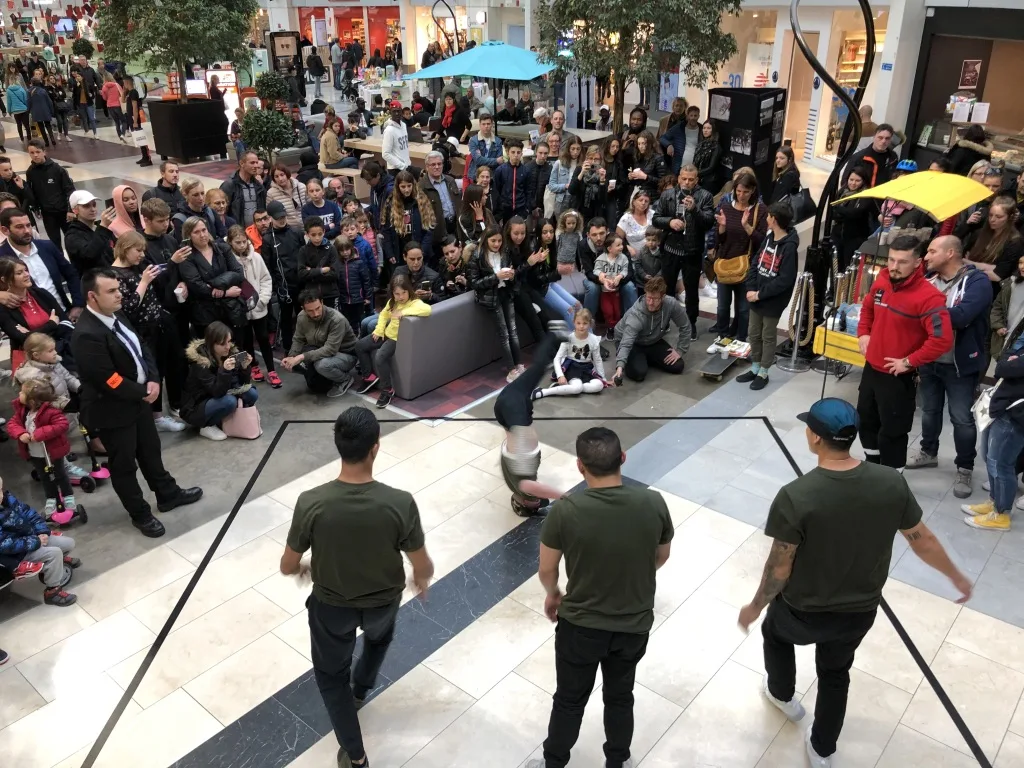 Mall activations and commercial events in Laval.