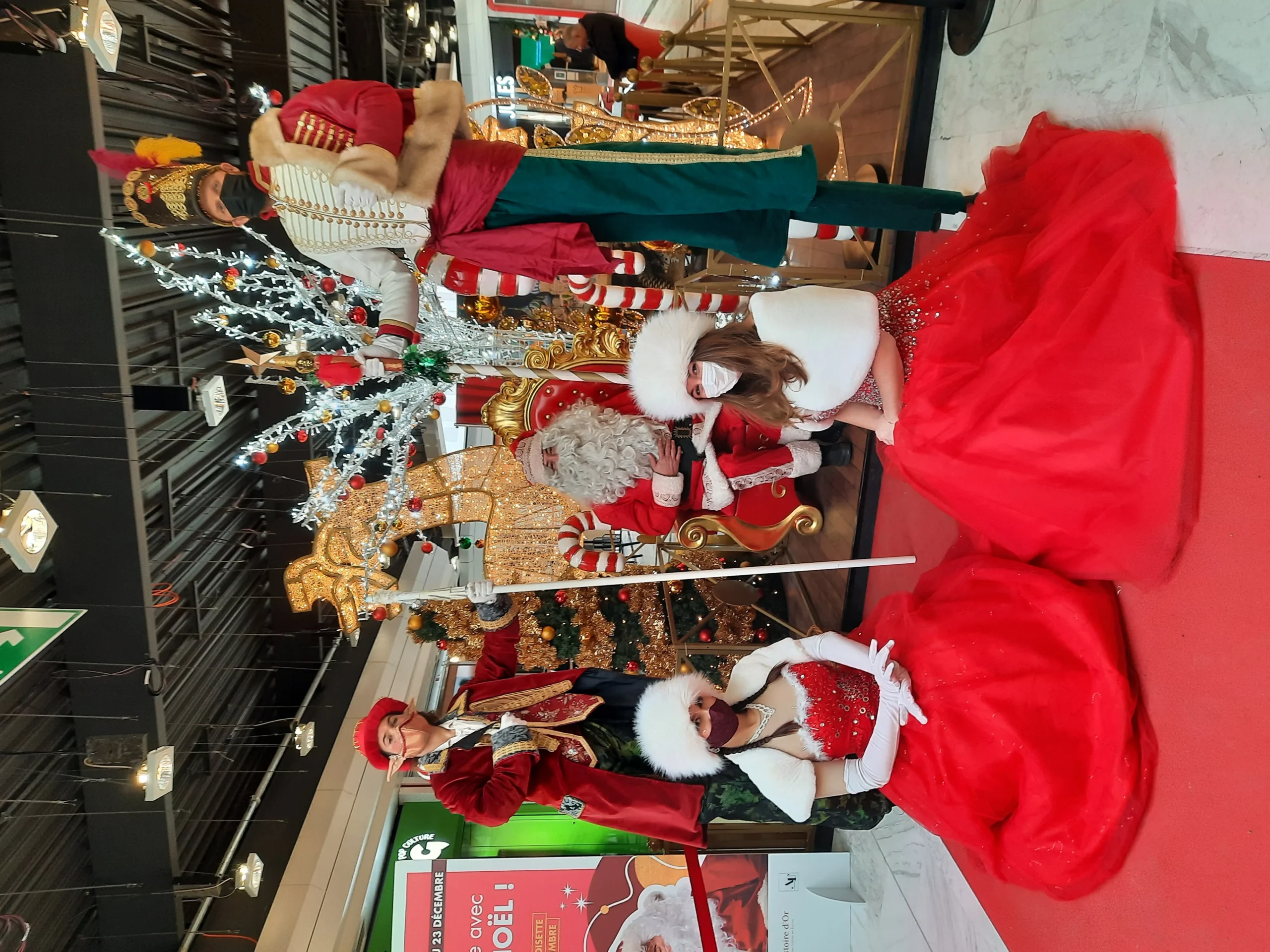Corporate Santa Laval family event Cosmodôme holiday season · INNOV'events