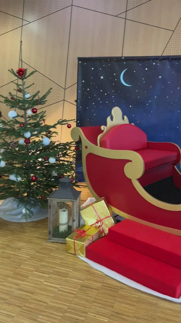 Corporate Santa Laval employee dinner holiday evening · INNOV'events