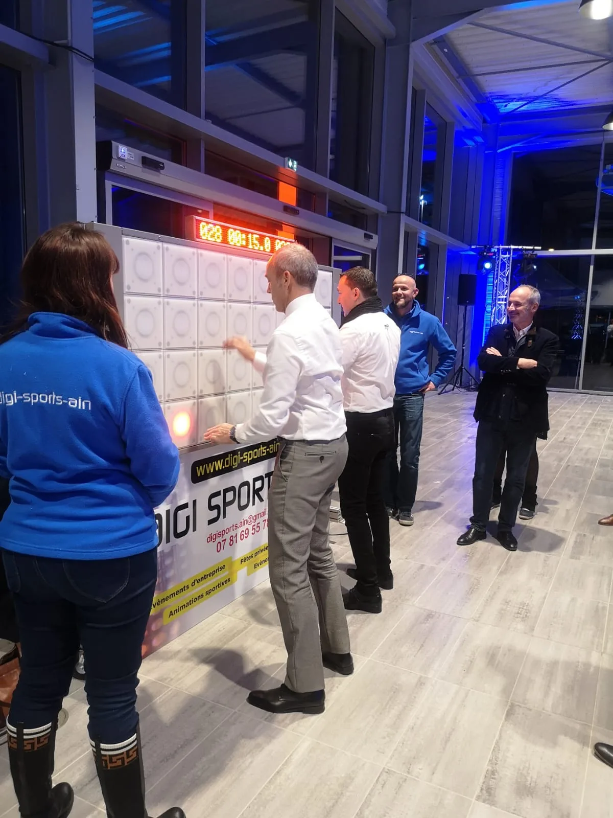 Corporate surf simulator Quebec cocktail evening in Vieux-Québec centrepiece activity · INNOV'events