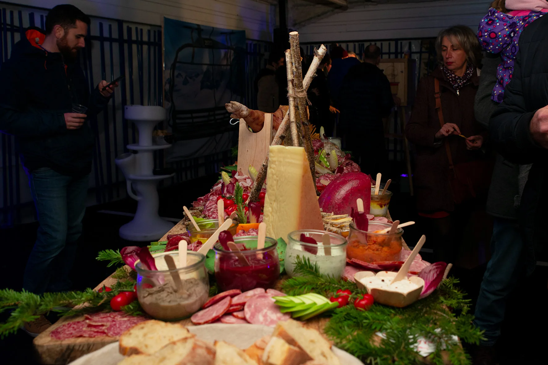 Expérience gastronomique immersive entreprise Trois-Rivières souper thématique · INNOV'events