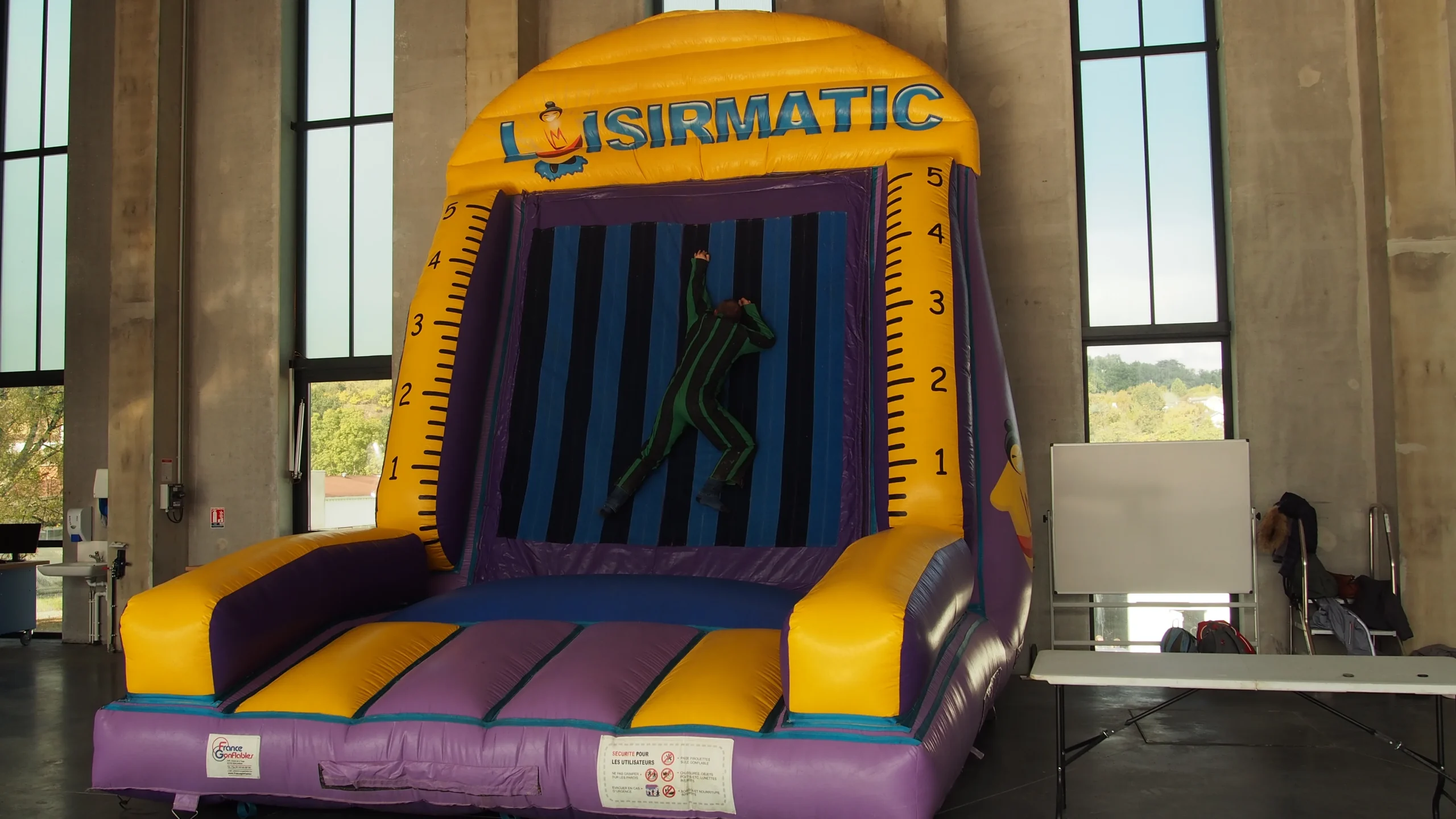 Event venue surf simulator Quebec St. Lawrence River view Saint-Roch warehouse · INNOV'events