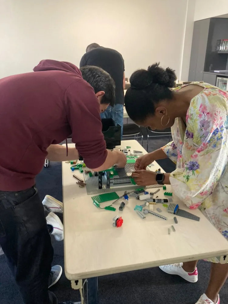 LEGO challenge Laval teams building along the Rivière-des-Mille-Îles · INNOV'events