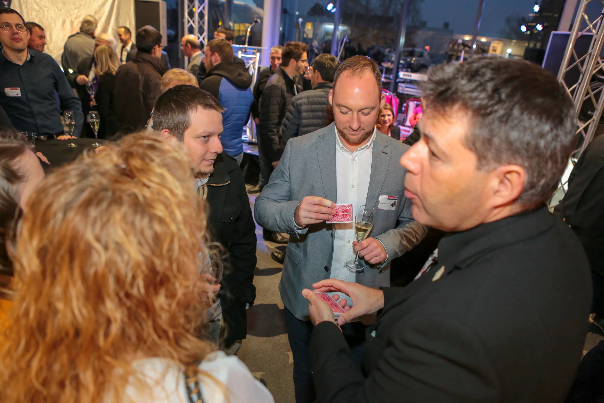 Magicien close-up Trois-Rivières cocktail d'entreprise bord du Saint-Laurent · INNOV'events