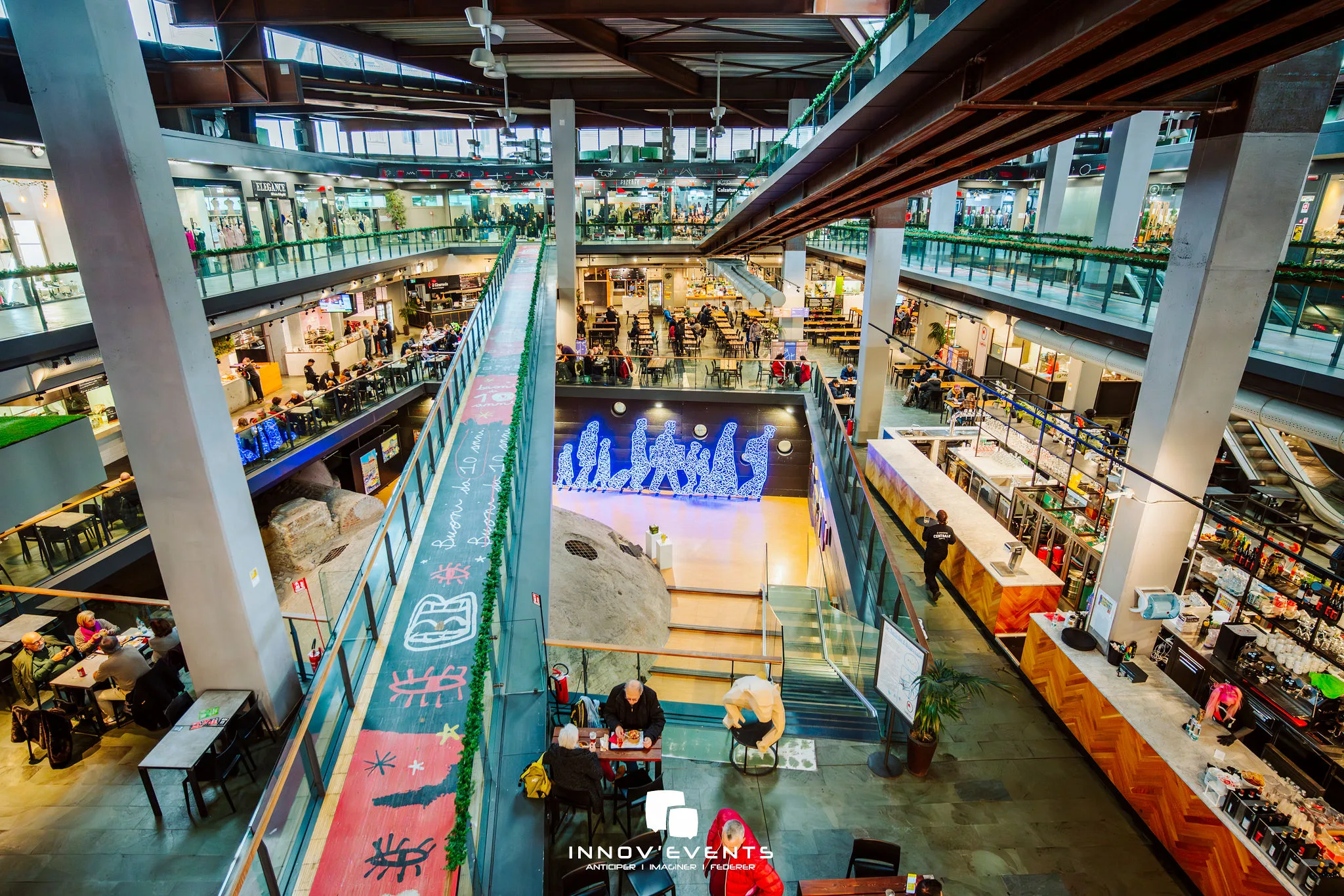 Promotional kiosk shopping mall activation Montreal Sainte-Catherine Street · INNOV'events