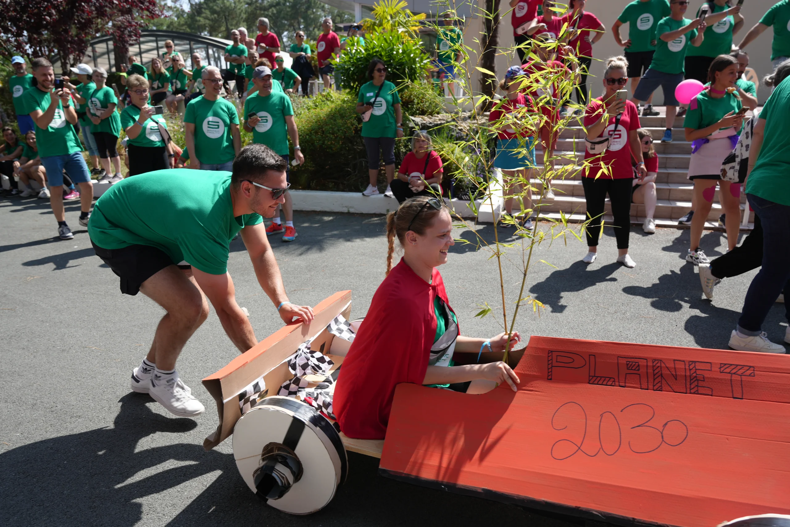 Collective challenge Laval teams in outdoor formation at Centropolis · INNOV'events