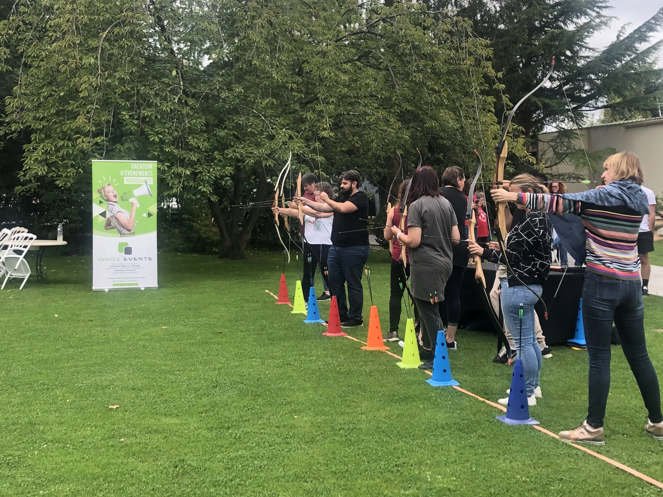 Corporate archery activity Montreal Vieux-Port teams in competition · INNOV'events