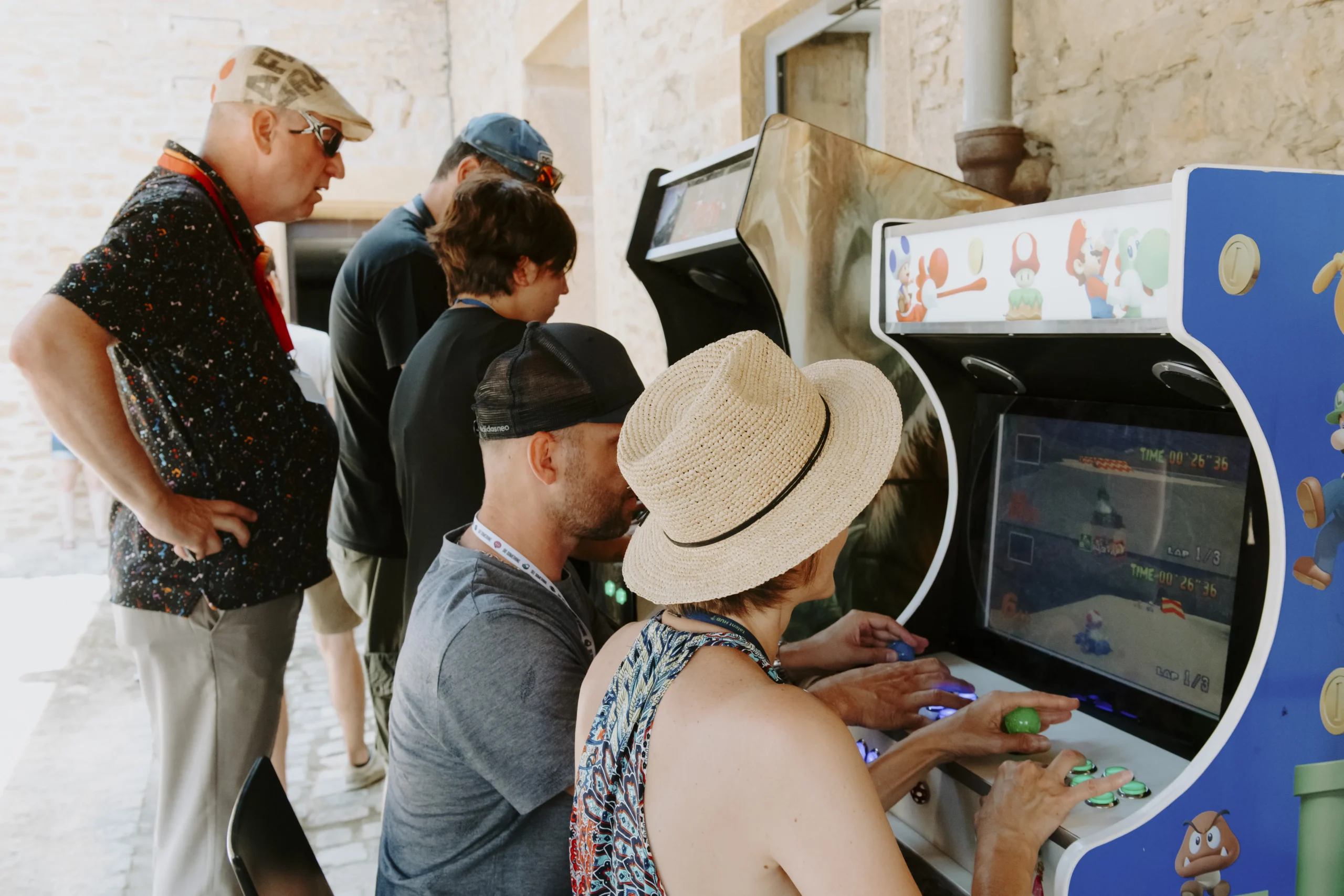 Soirée jeux d'arcade Trois-Rivières salle événementielle lumières tamisées · INNOV'events