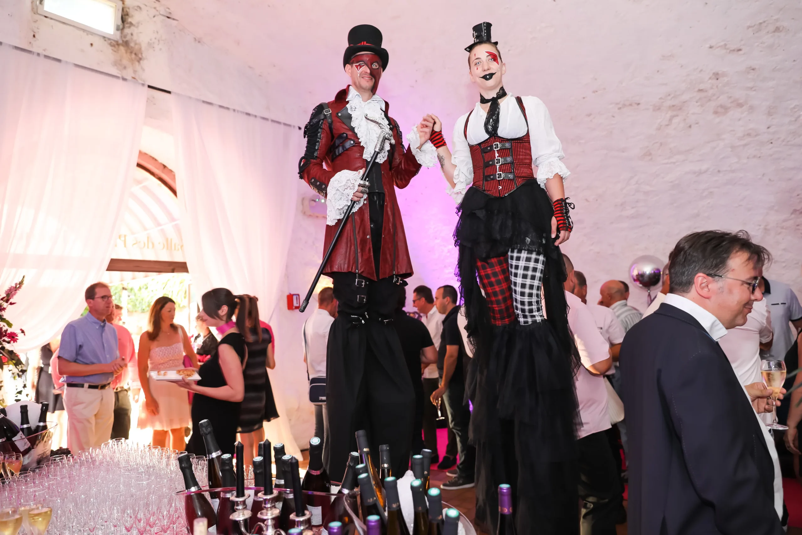Corporate entertainment Laval mime outdoor terrace Centropolis spring · INNOV'events