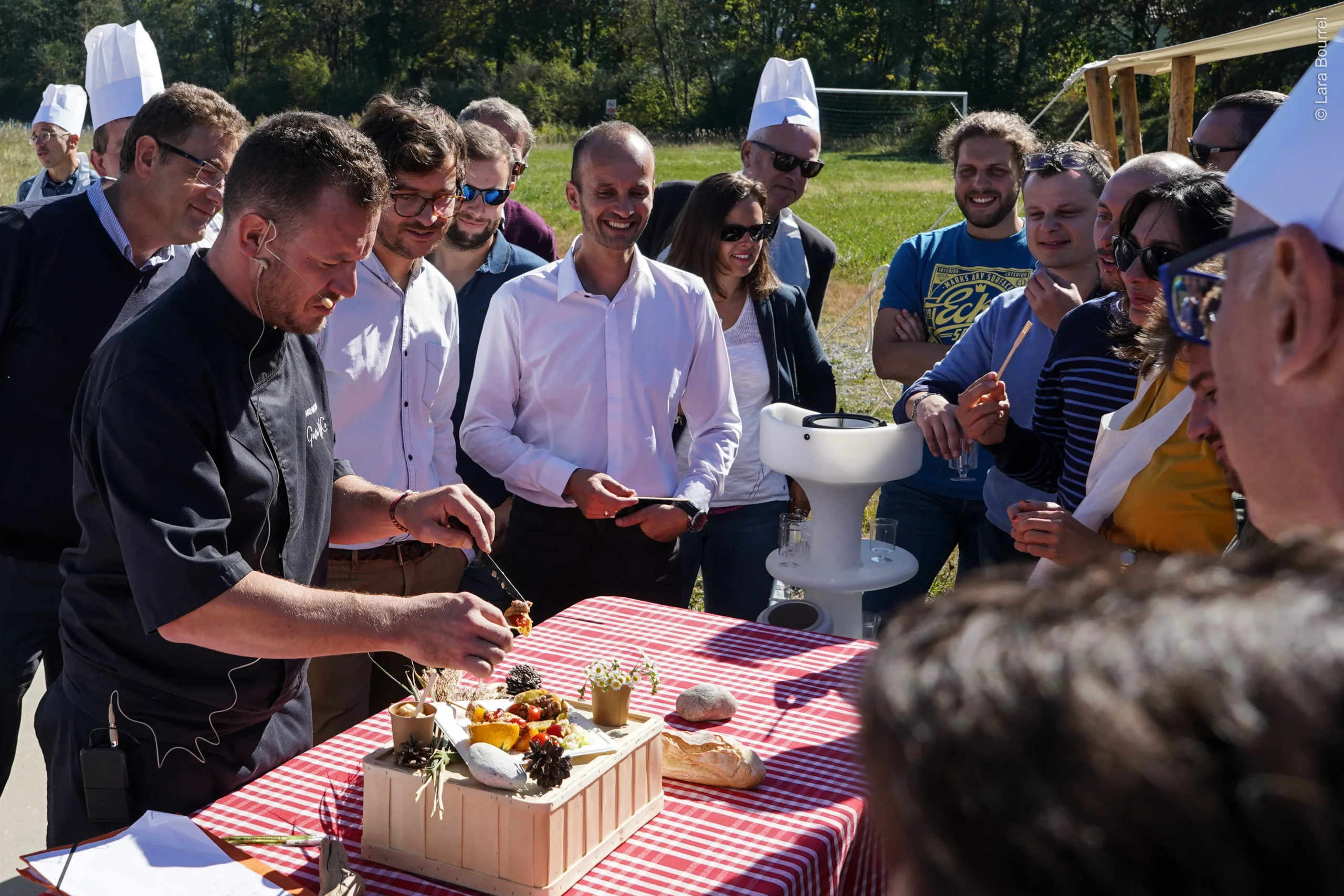 Discovery molecular gastronomy half-day workshop Laval teams in a flexible event room · INNOV'events
