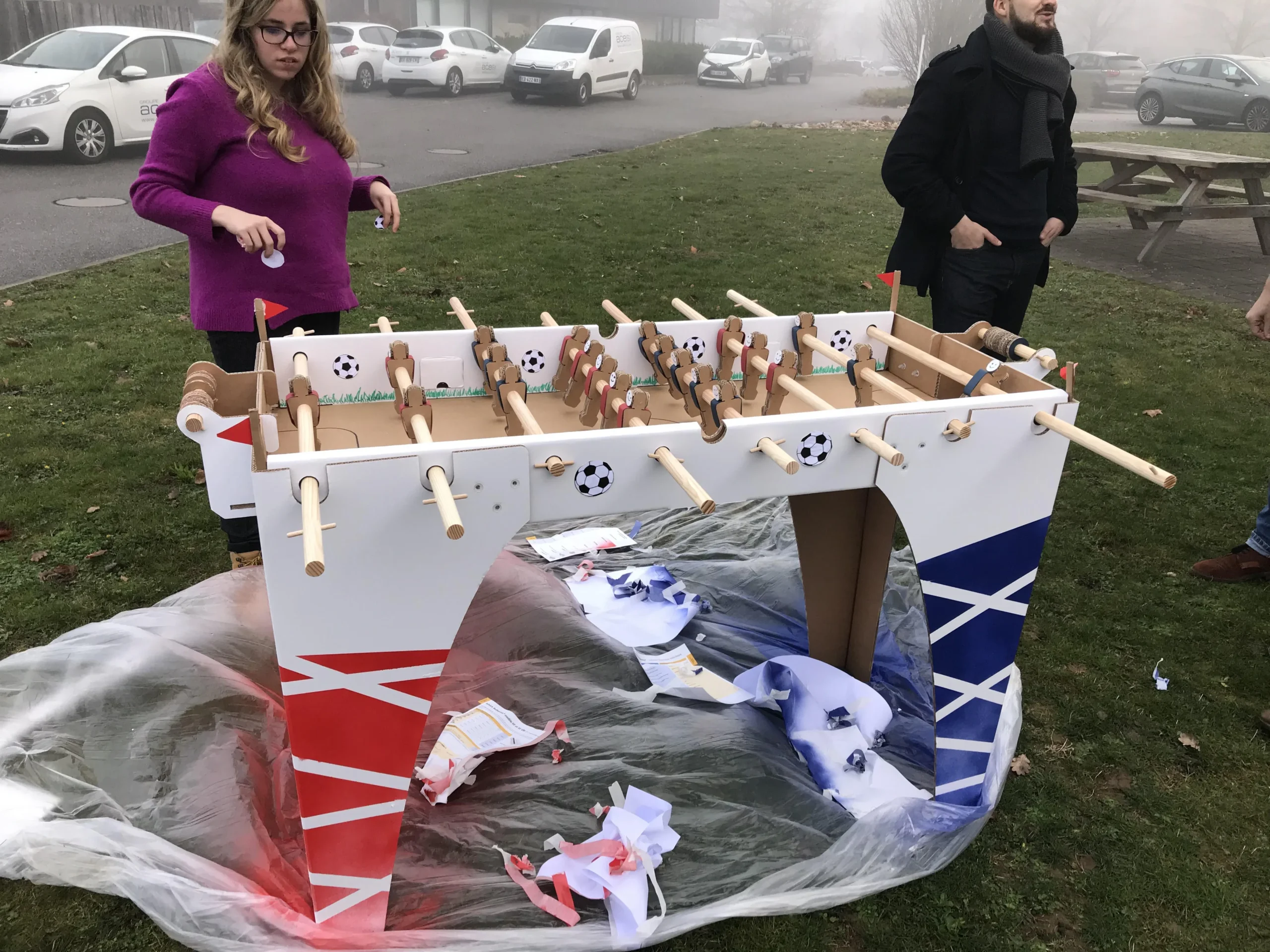 Corporate foosball build activity Laval teams photographed · INNOV'events