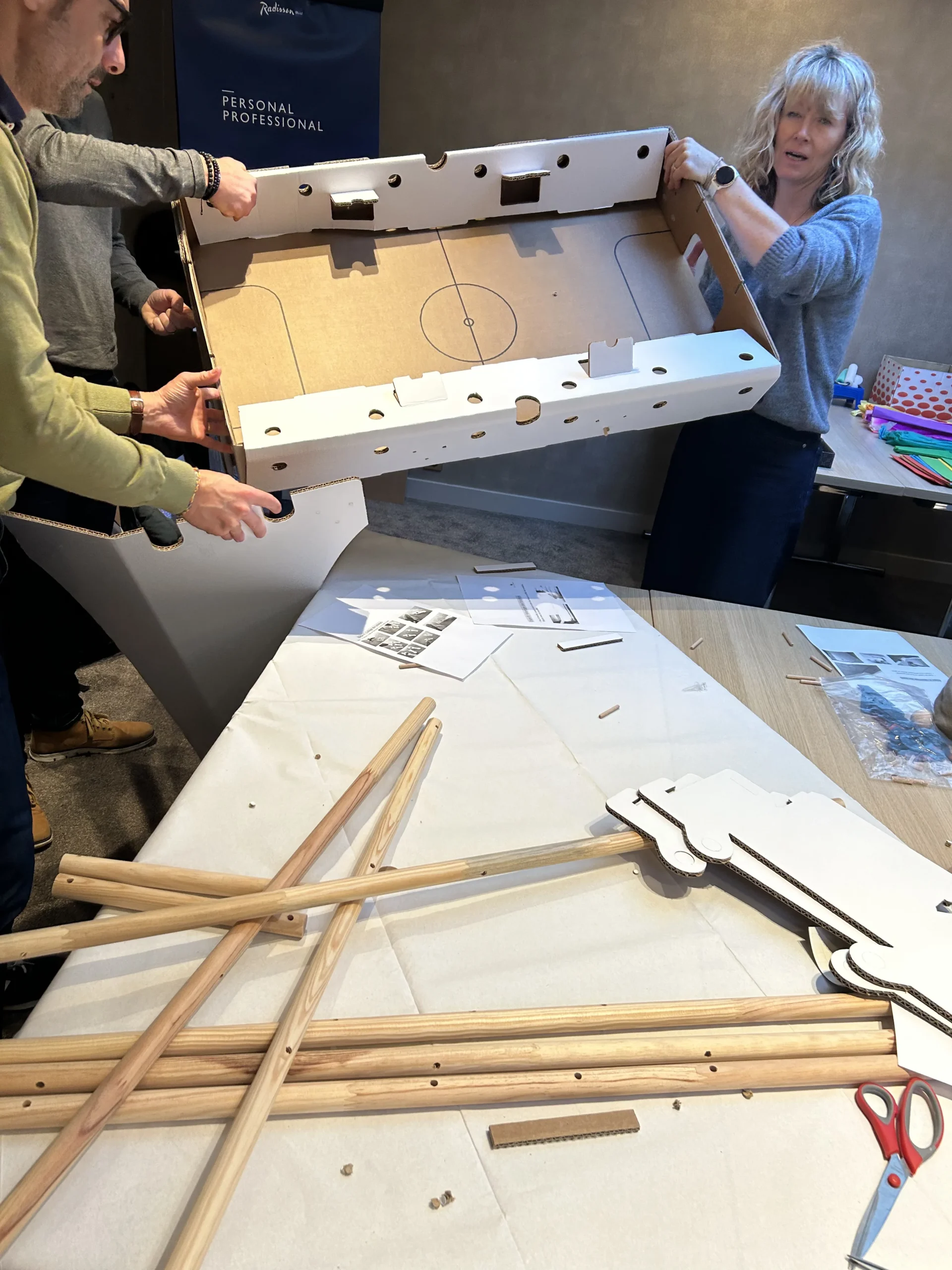 Foosball build Laval teams around their table on the shores of the Rivière des Mille Îles · INNOV'events