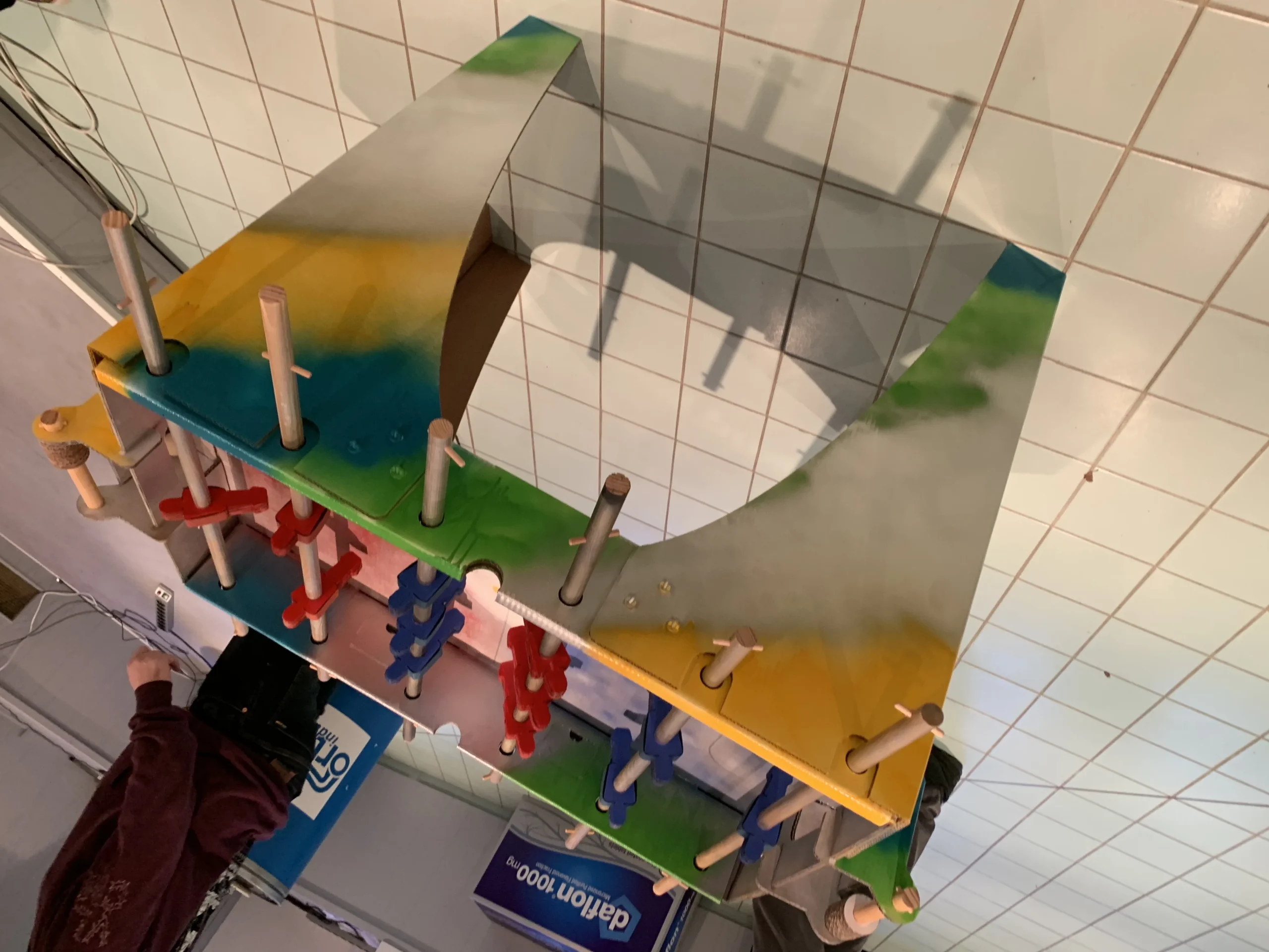 Corporate foosball build Quebec teams in painting workshop at Vieux-Port event venue · INNOV'events