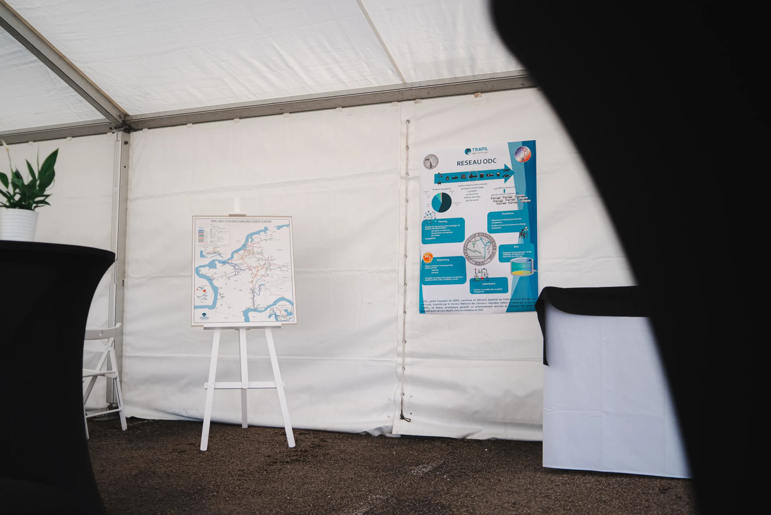 matériel promotionnel (PLV) Trois-Rivières bannières rétractables salle de réunion Hôtel Delta · INNOV'events