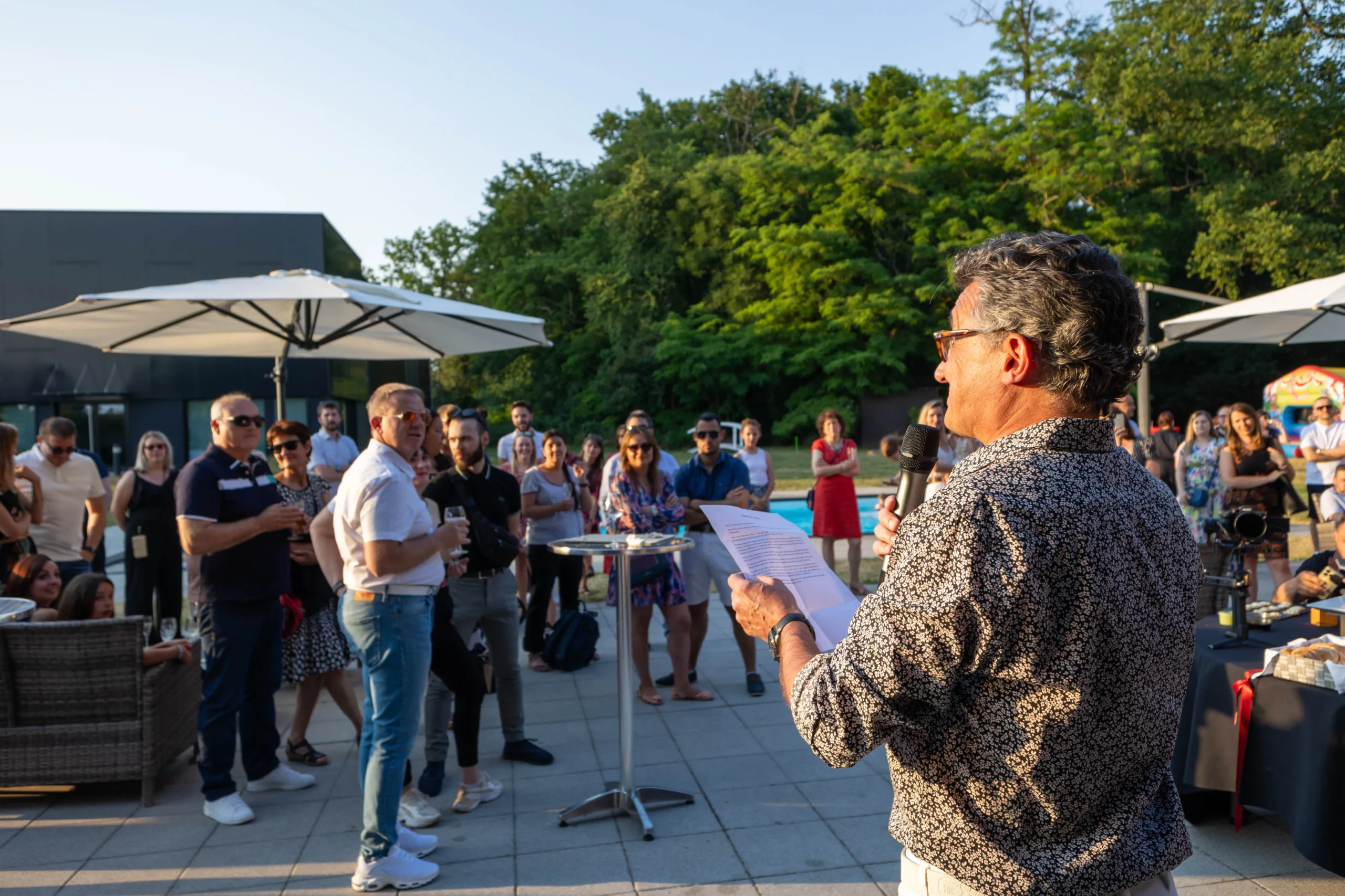 Corporate outdoor evening corporate summer party Quebec terrace sunset · INNOV'events