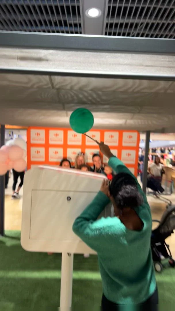 Corporate kiosk brand activation Trois-Rivieres historic downtown · INNOV'events