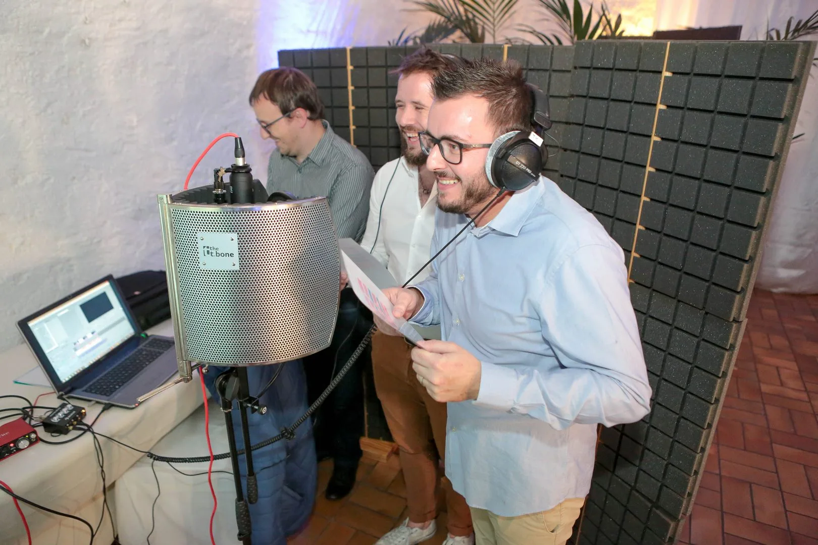 Simultaneous interpretation booth corporate event Laval · INNOV'events event management