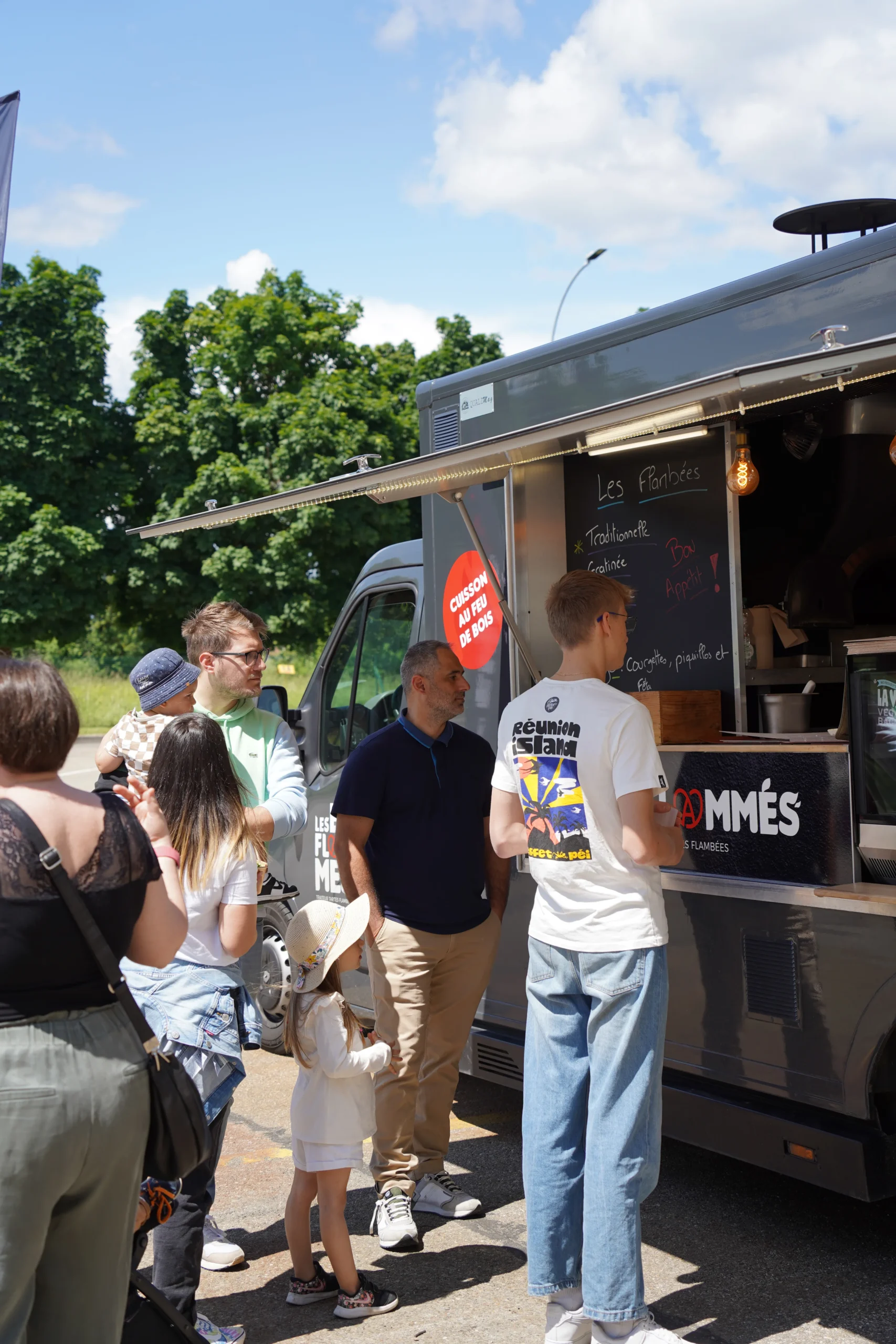 Service camion de cuisine extérieur Trois-Rivières quais Saint-Laurent · INNOV'events