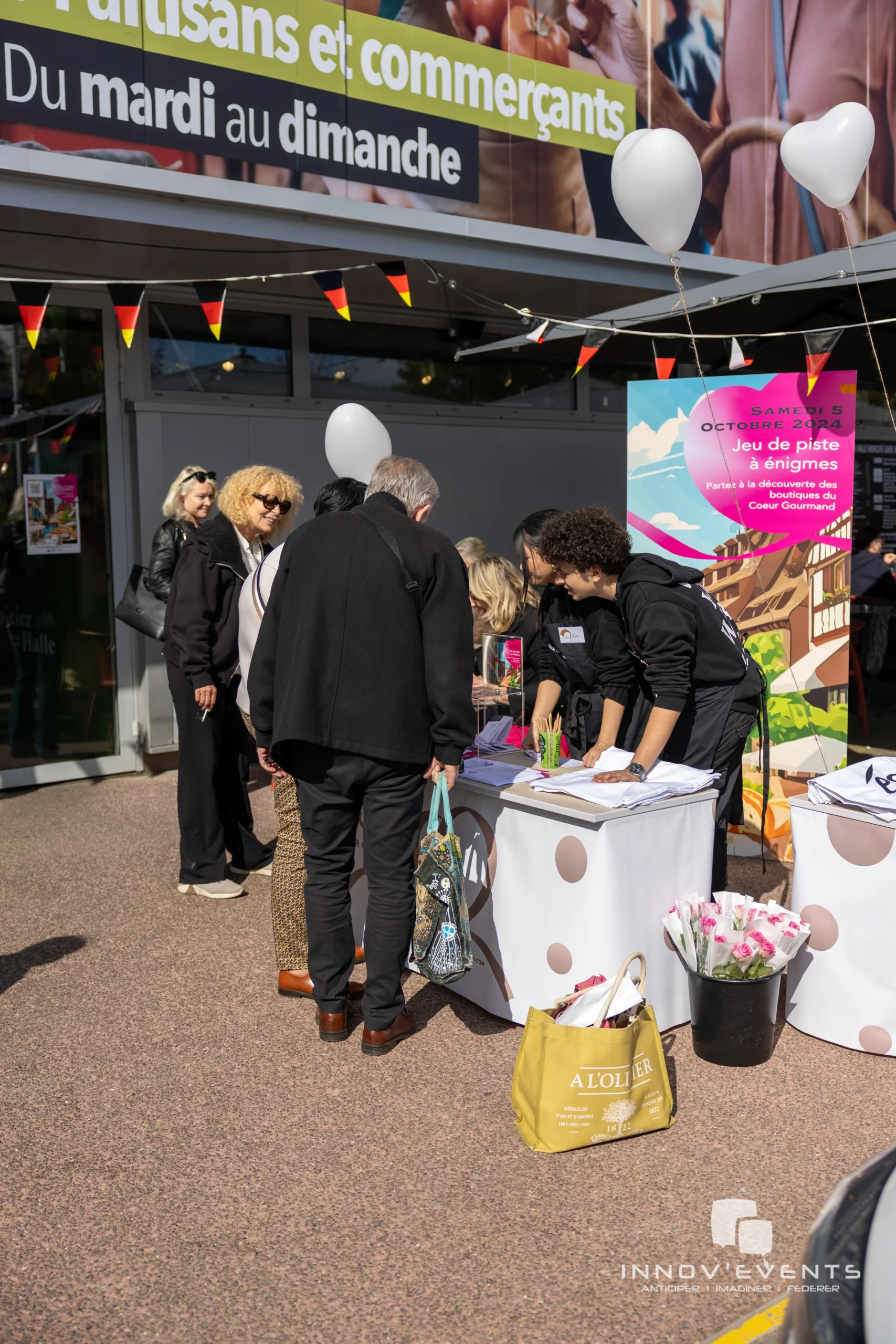 Rallye urbain Laval équipes en défi Vieux-Saint-Vincent-de-Paul vue patrimoniale · INNOV'events