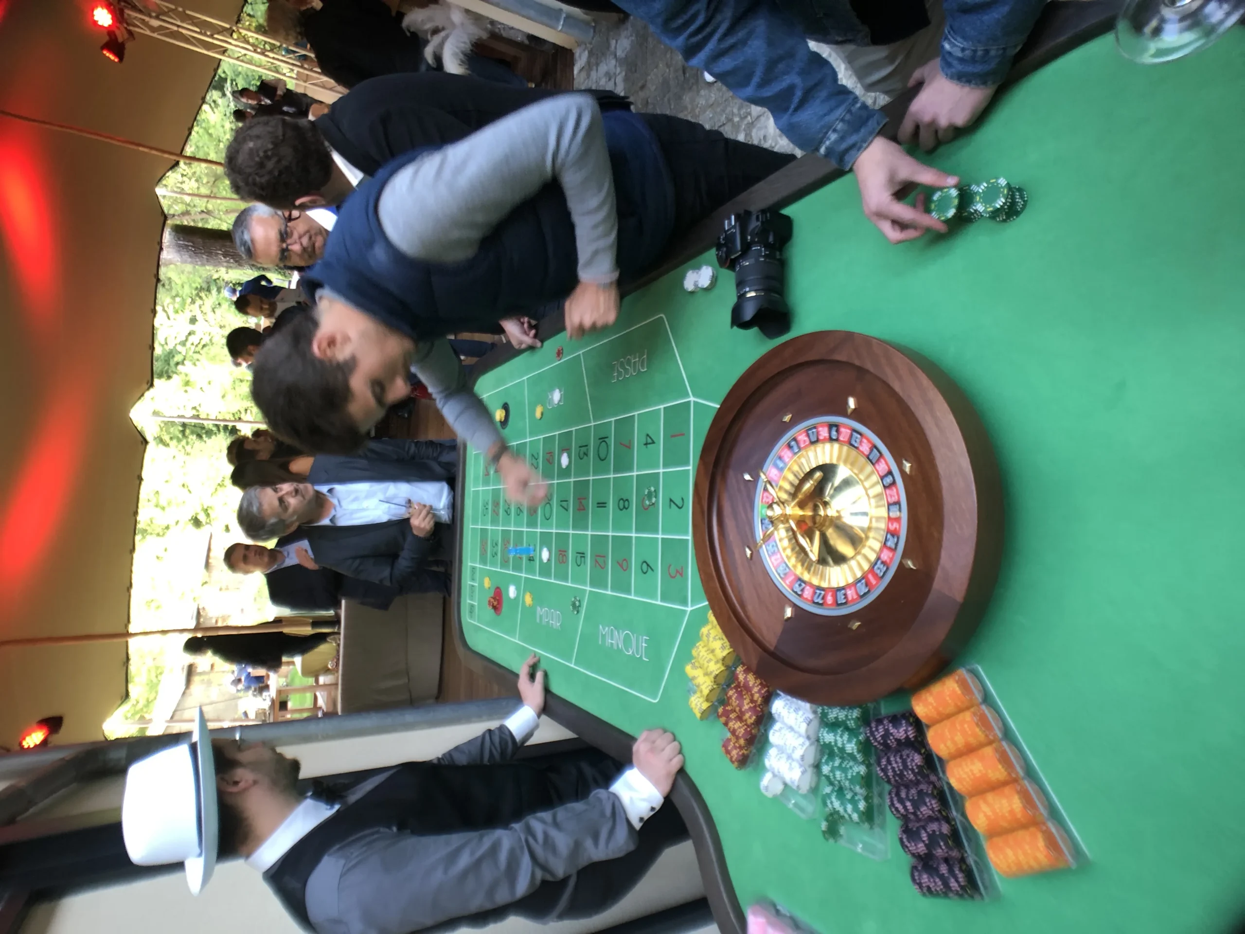 Casino night in Quebec, gala venue in Vieux-Québec with lit tables and dealers · INNOV'events