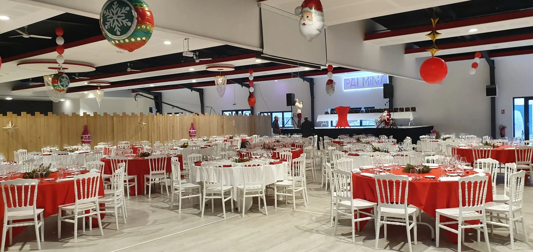 Soirée des employés party de Noël corporatif Montréal salle banquet décorée · INNOV'events