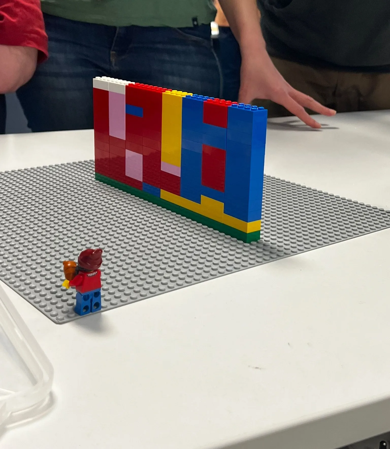 Défi LEGO Québec équipes en salle avec vue sur le Saint-Laurent Centre des congrès · INNOV'events