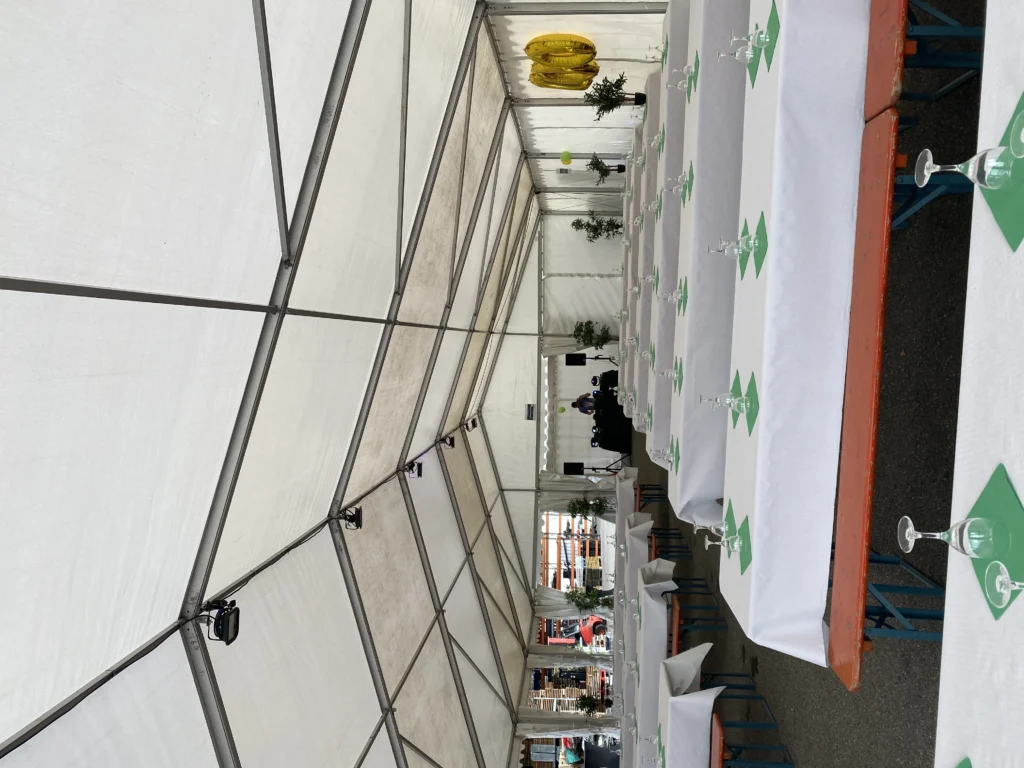 Corporate tent rental for your next event in Laval.