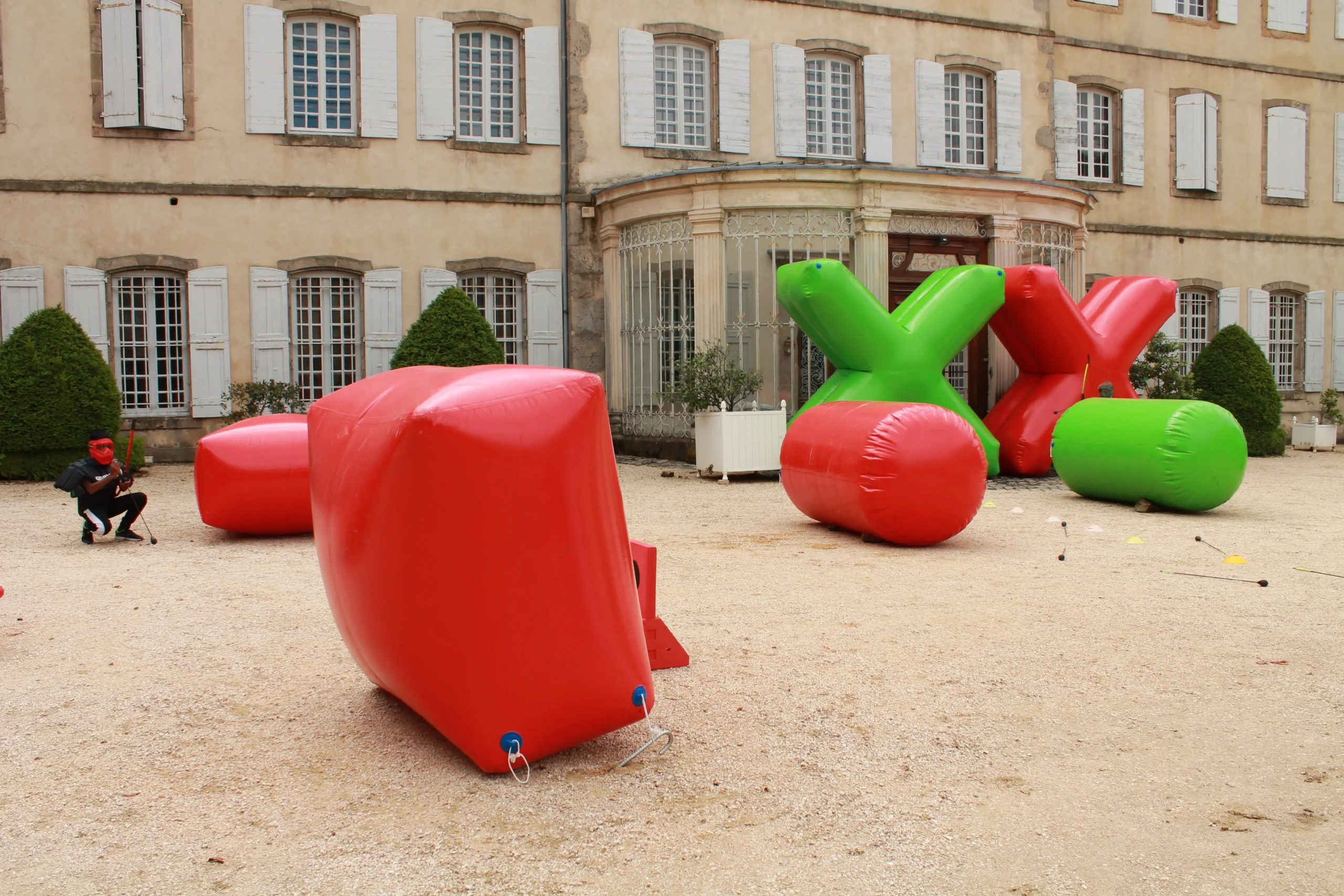 Giant inflatable structure Laval outdoor team-building day · INNOV'events event management