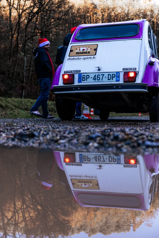 Road book activity during 2CV rally in Laval team in action · INNOV'events