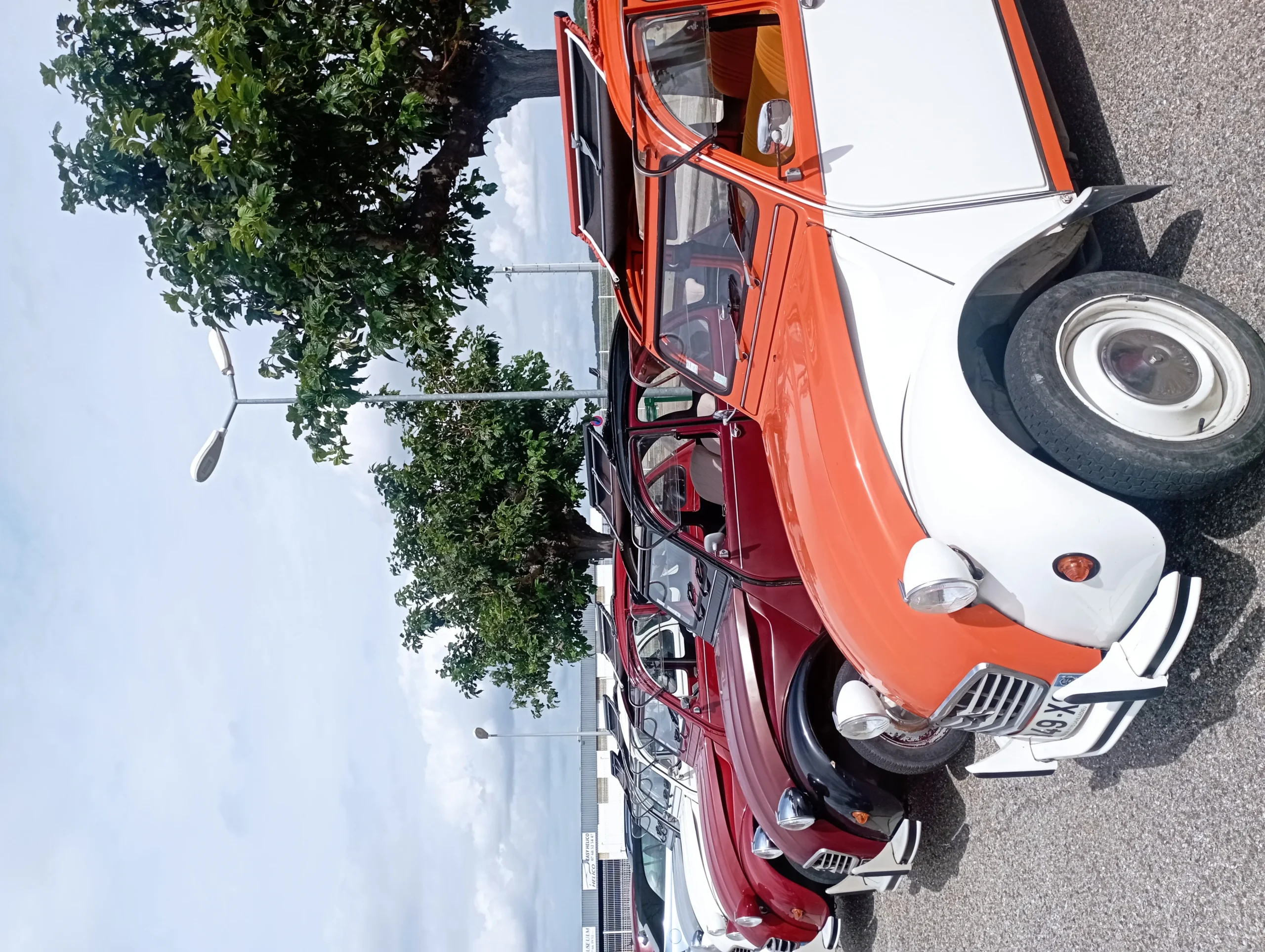 2CV rally Montreal crew navigating rue Saint-Paul Vieux-Montréal · INNOV'events