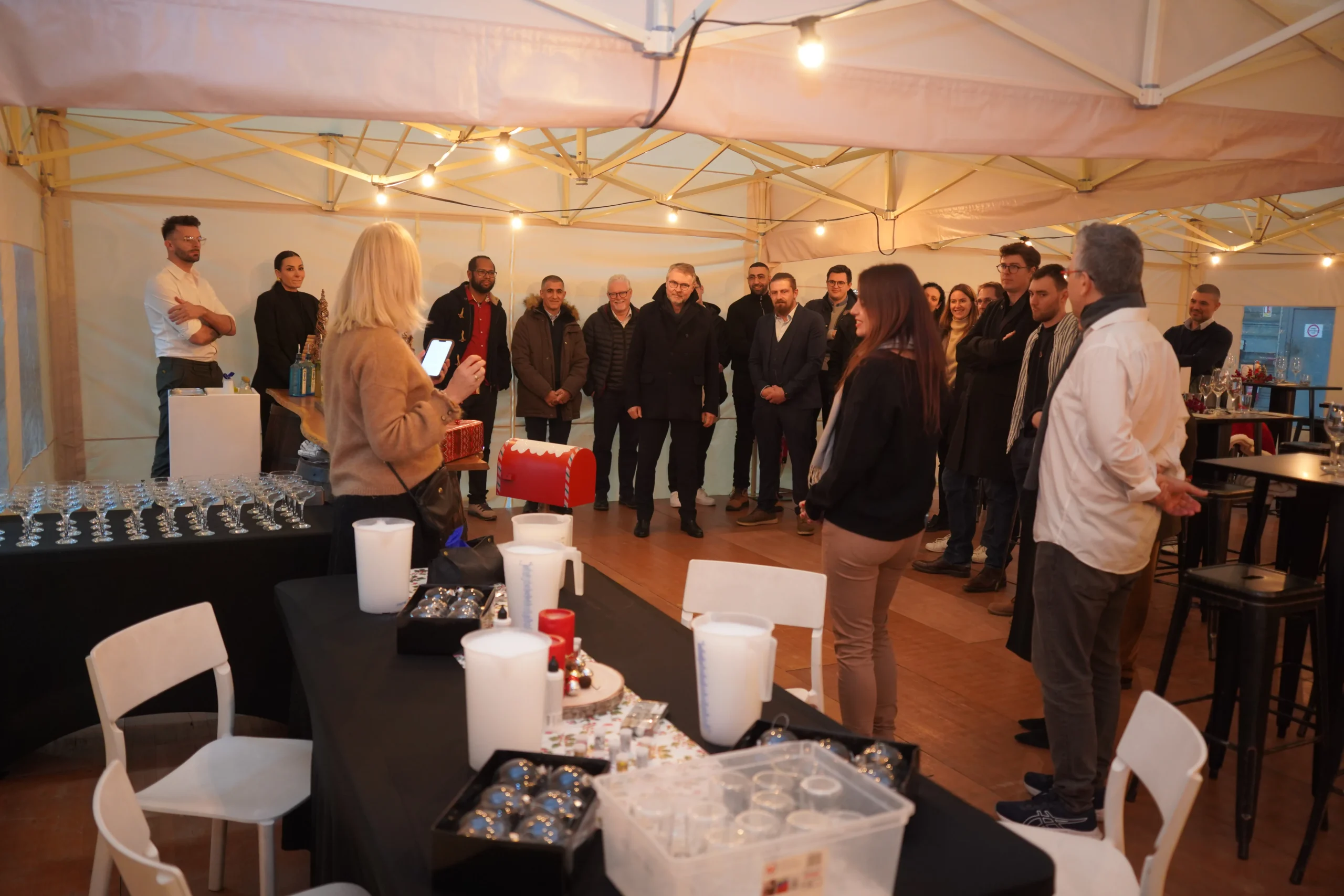 Dégustation entreprise Québec soirée en salle Manoir Montmorency lumières tamisées · INNOV'events