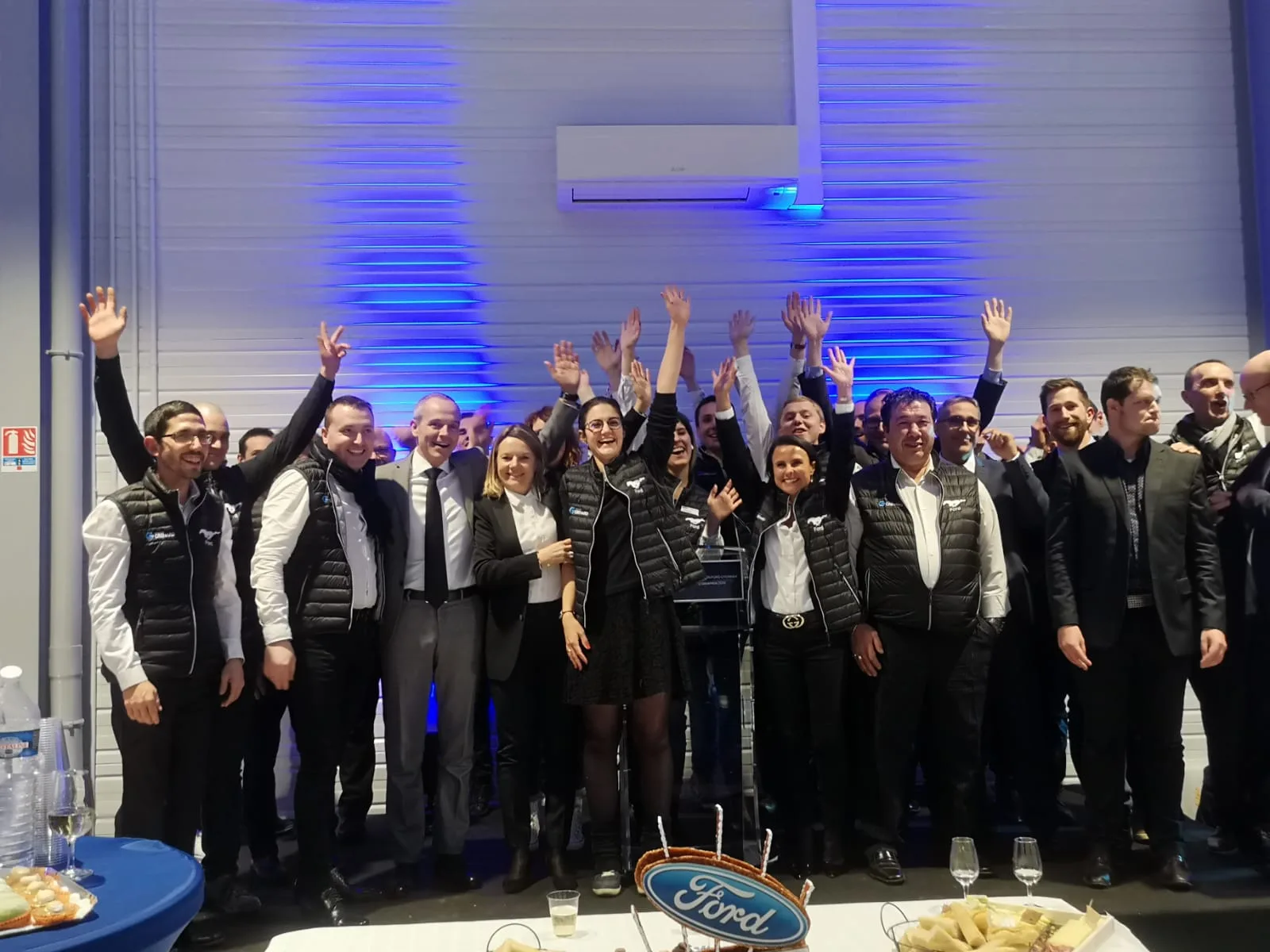 Party des employés Trois-Rivières groupe animé sur les rives du Saint-Laurent en soirée · INNOV'events